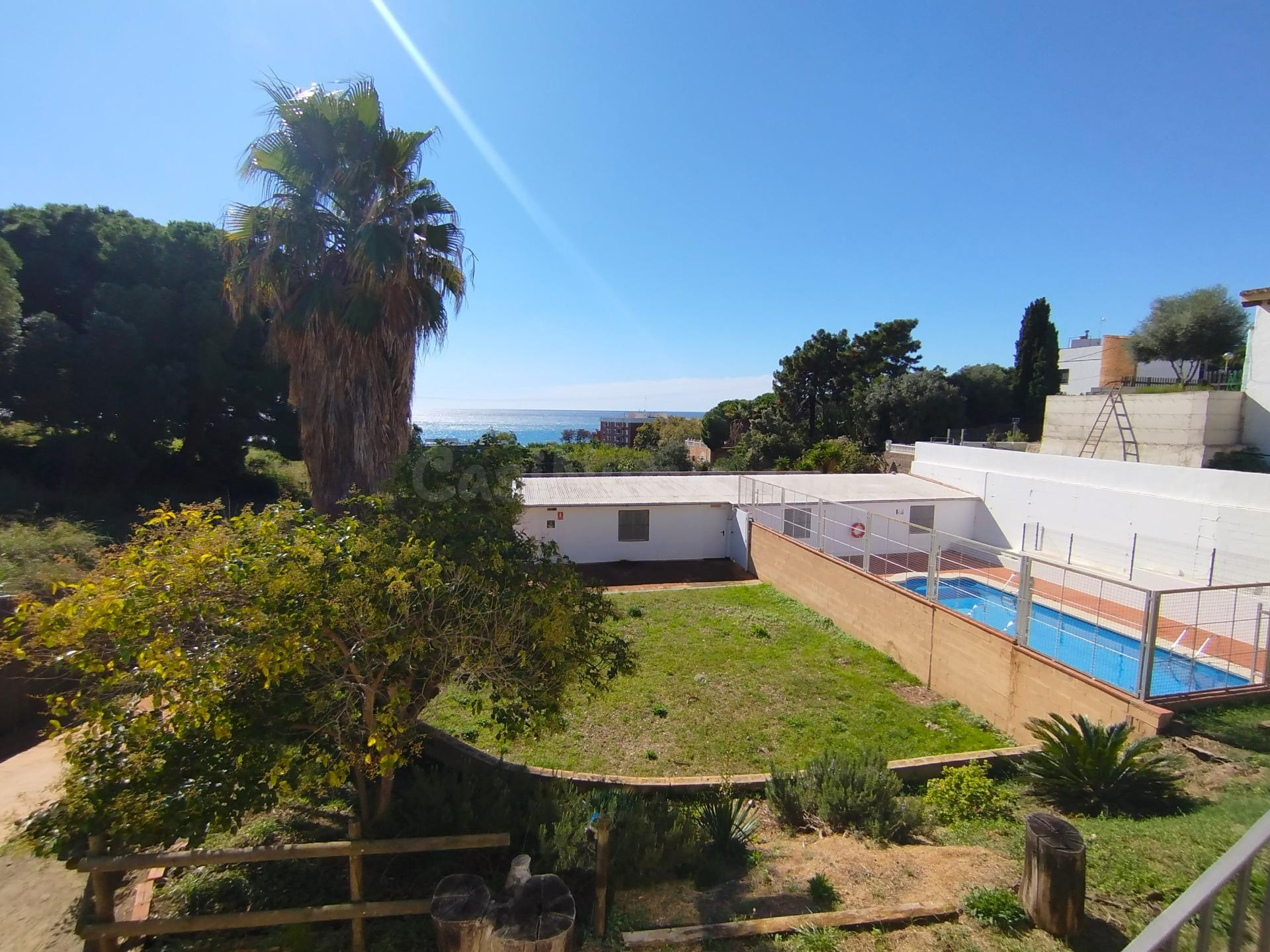 FINCA DESTINADA ACTIVIDAD COMERCIAL CON VIVIENDA INDEPENDIEN