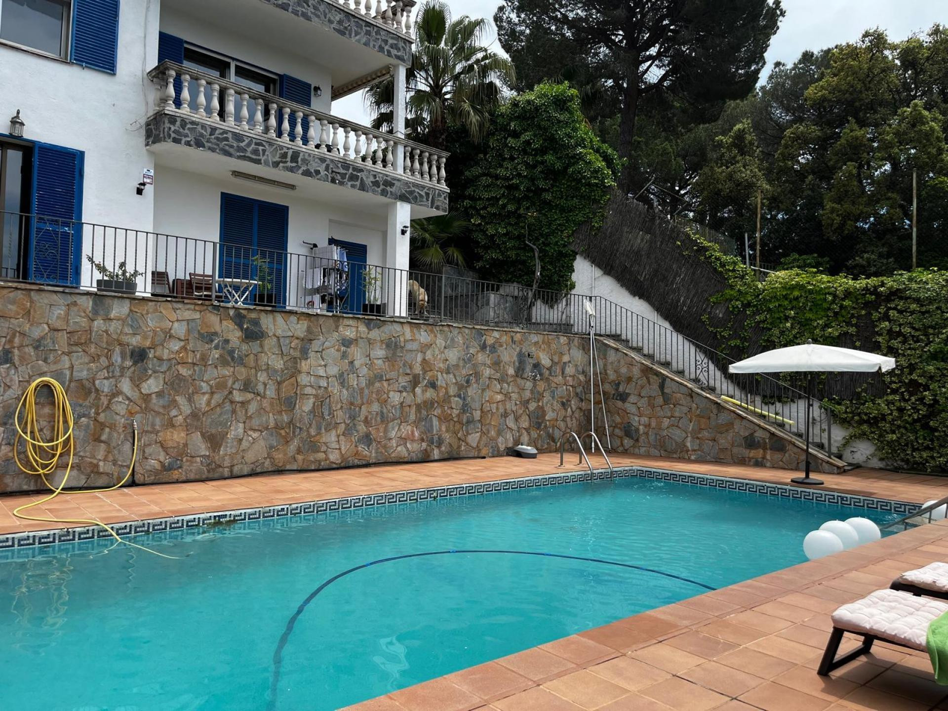 Exclusiva casa en venta con vistas al mar en Sant Cebrià de  - foto 2