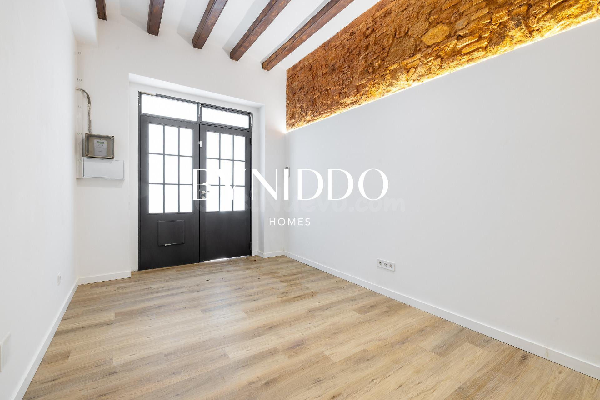 Planta baja reformada a estrenar en Poble-sec con terraza - foto 3