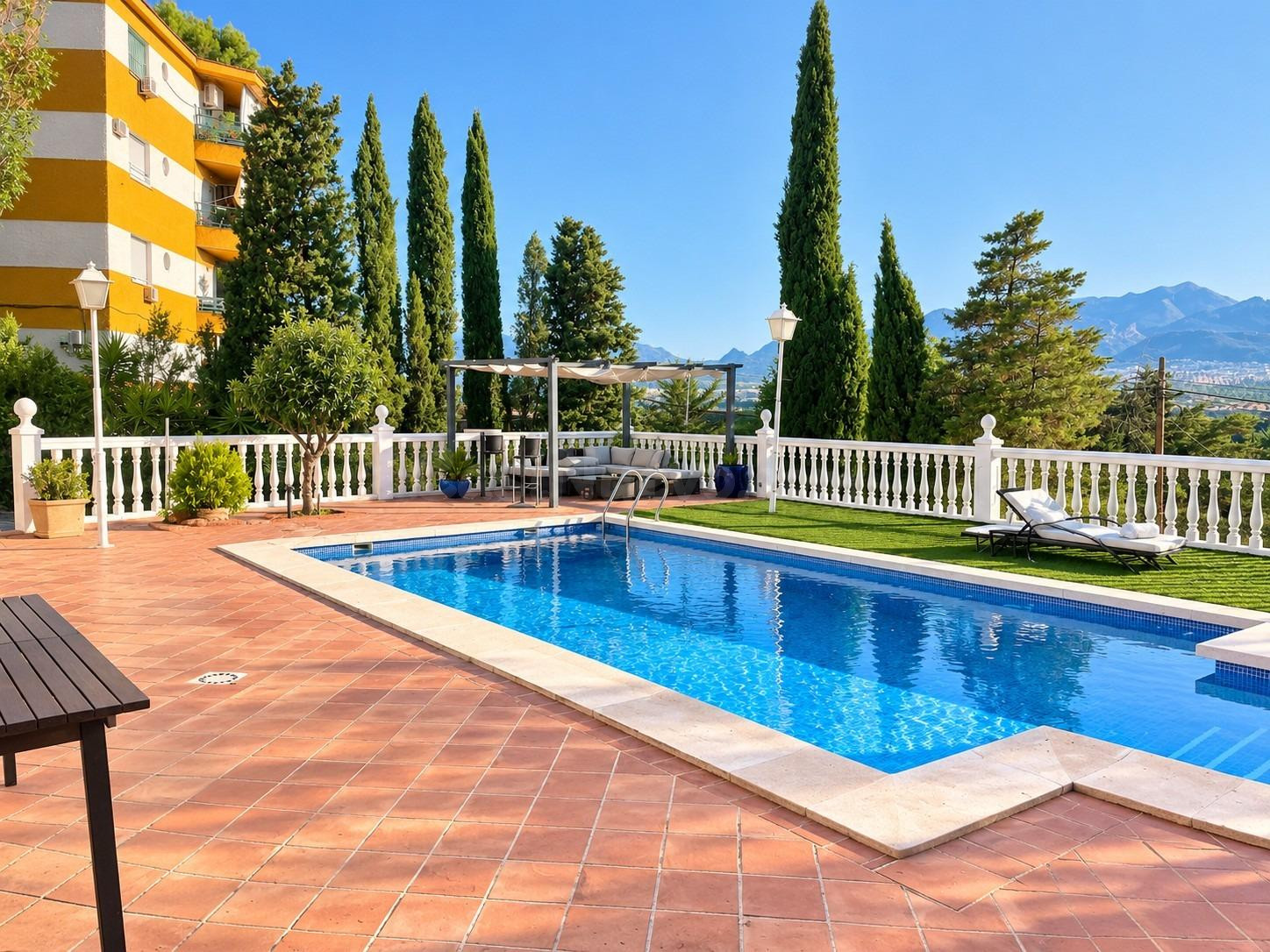 Chalet en venta en Puente Tablas, Jaén, con piscina y pista de tenis - foto 2