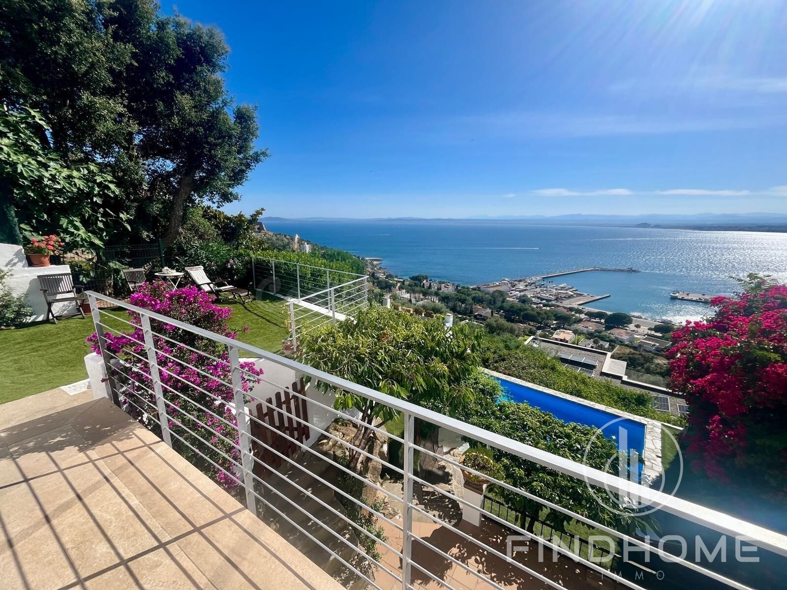 IMPRESIONANTE VILLA CON VISTA A LA BAHIA DE ROSES