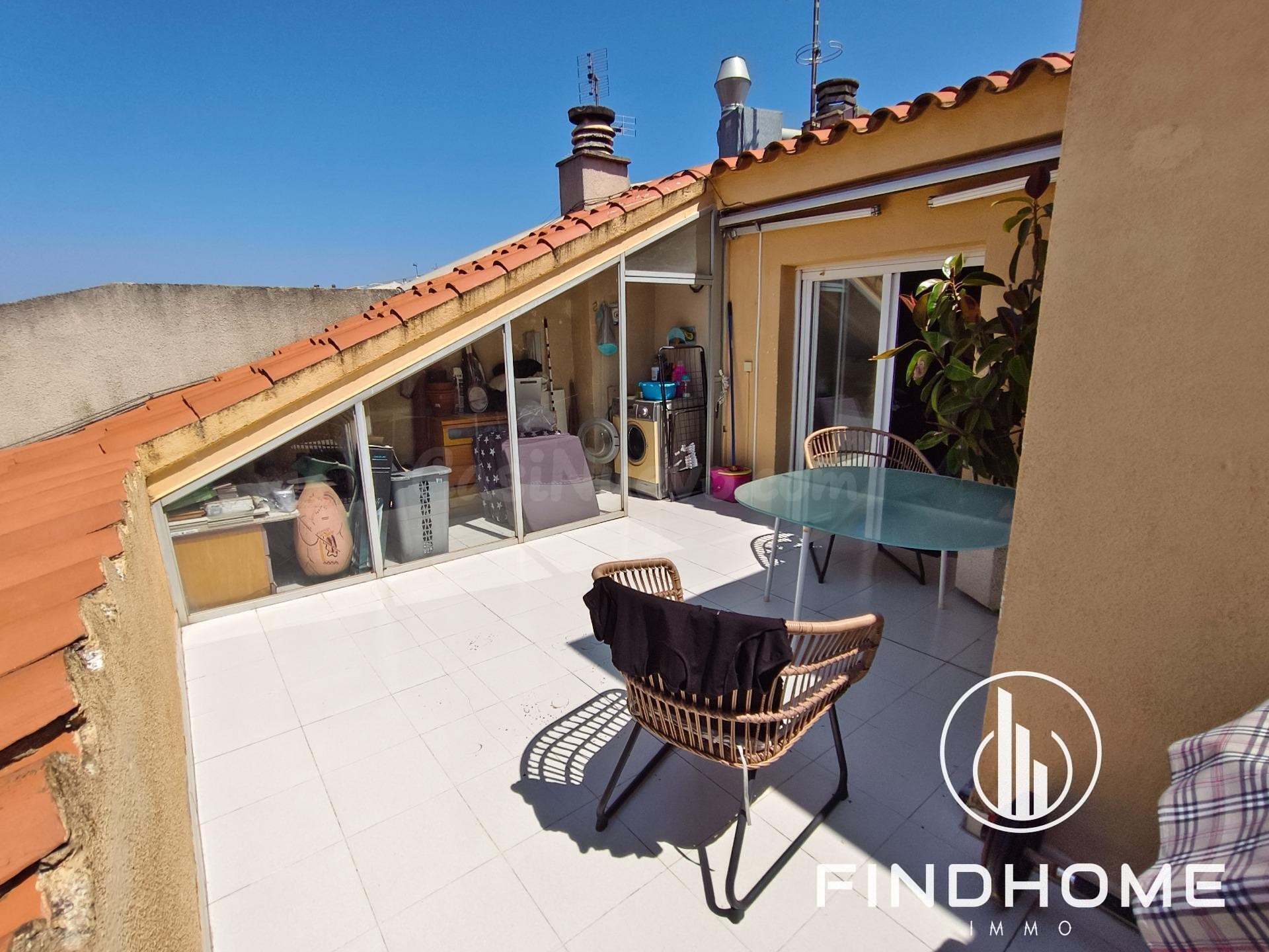 Ático Dúplex Reformado con Terraza y Solárium en el Centro de Figueres
