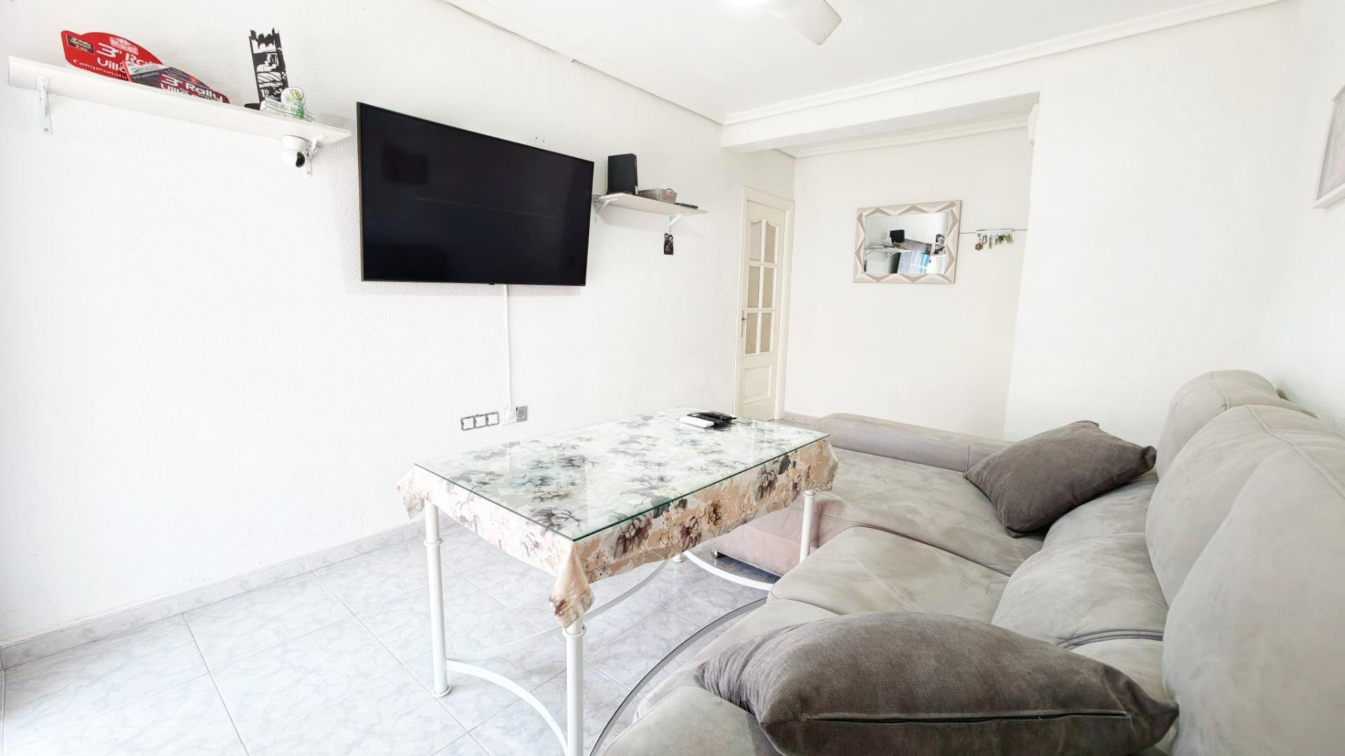 D.  ¡¡ PISO CON TERRAZA EN LA ZONA DE SAGUNTO, TOTALMENTE EXTERIOR, TERCERA PLANTA REAL !!