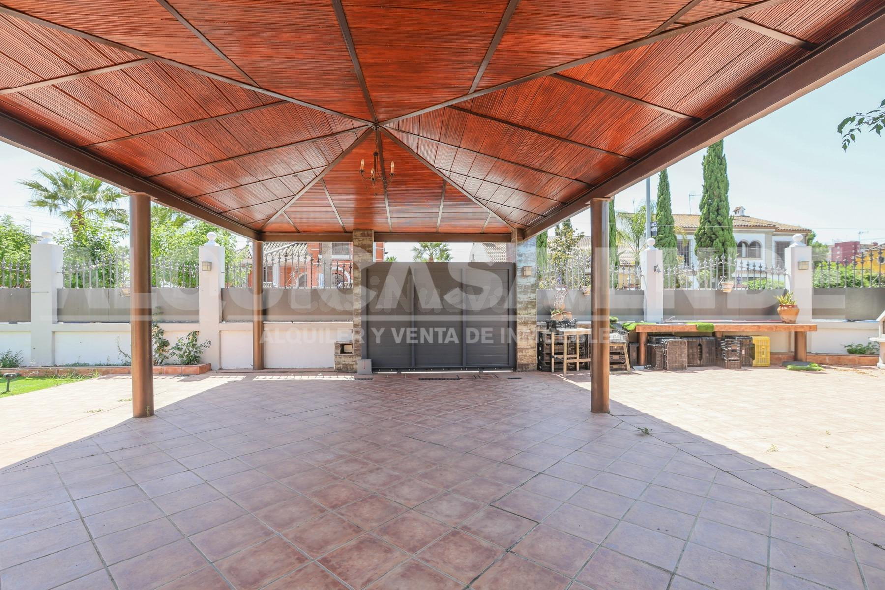 Chalet 5 habitaciones en venta - Montequinto - Condequinto