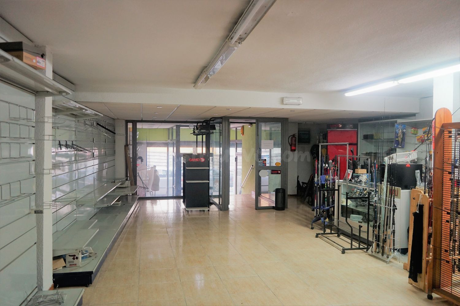 Local comercial 334m² en venta - El arrabal - foto 3