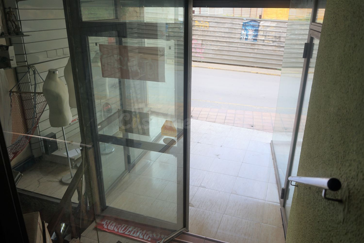 Local comercial 334m² en venta - El arrabal - foto 4