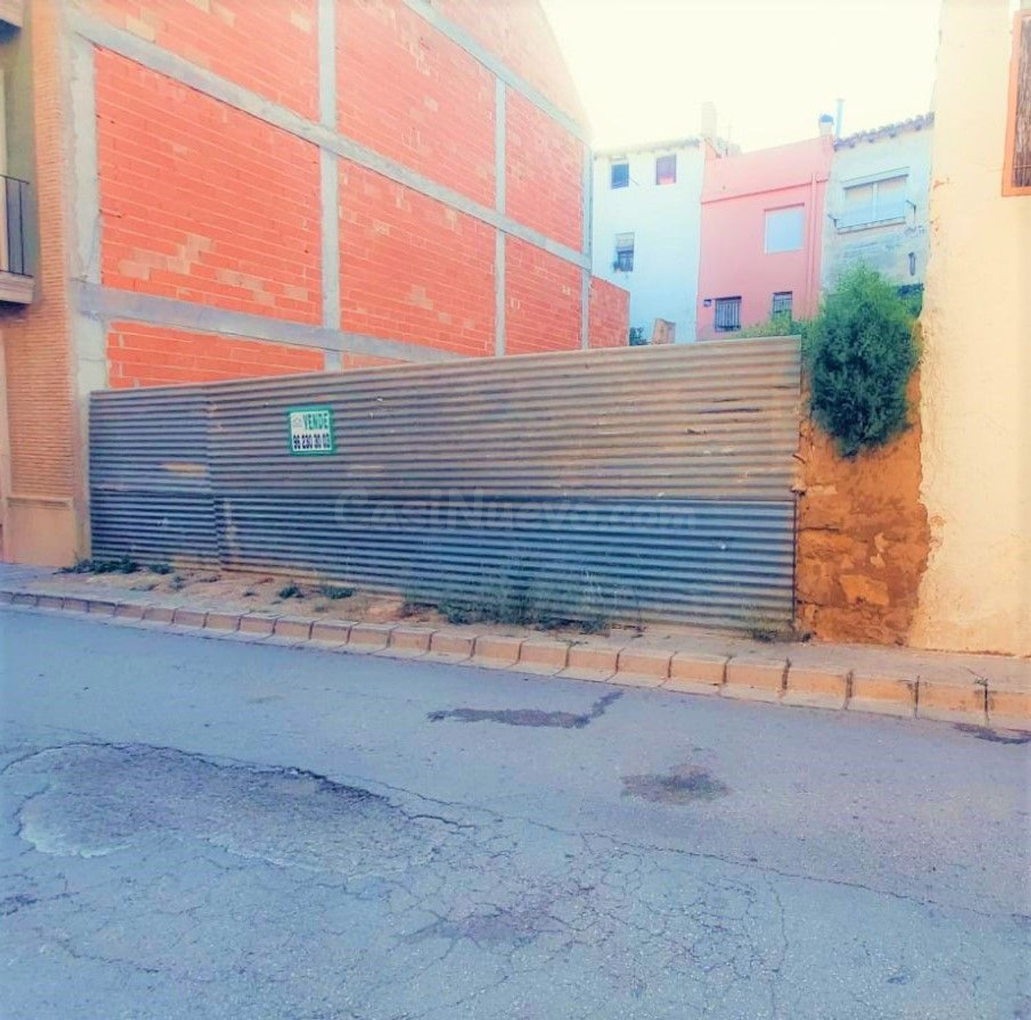 Excelente solar urbano con múltiples posibilidades en Requena