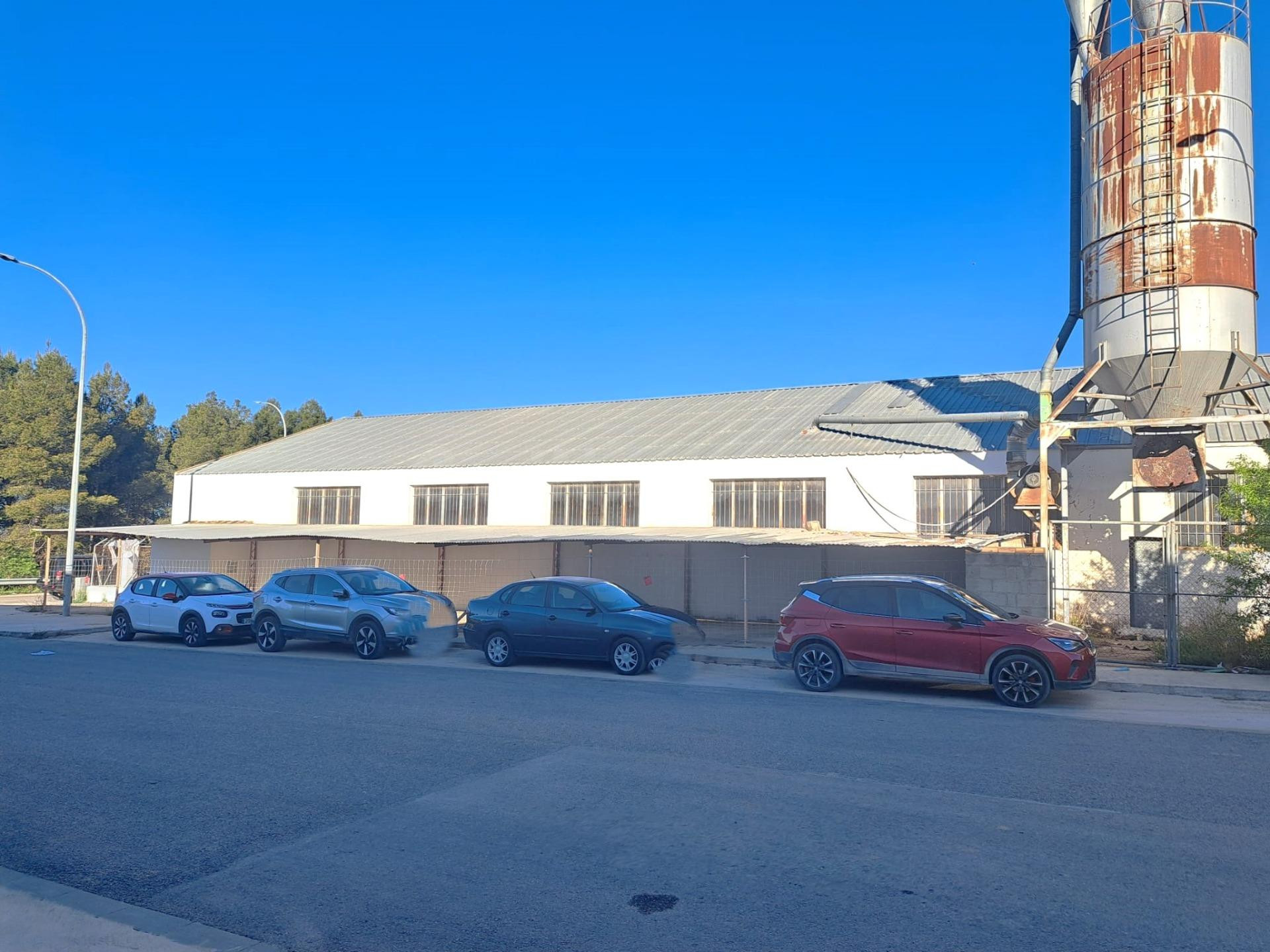 Naves en venta en el polígono de Requena. - foto 2