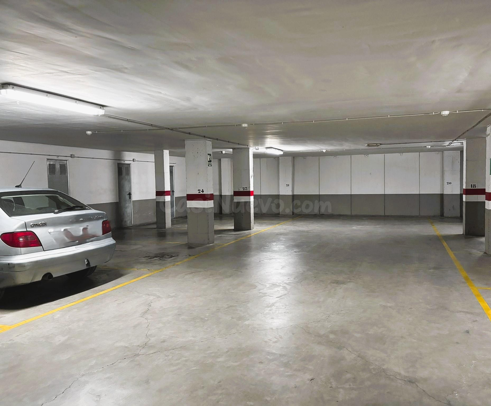 Plaza de garaje y trastero en alquiler en zona Capitán Gadea - foto 3