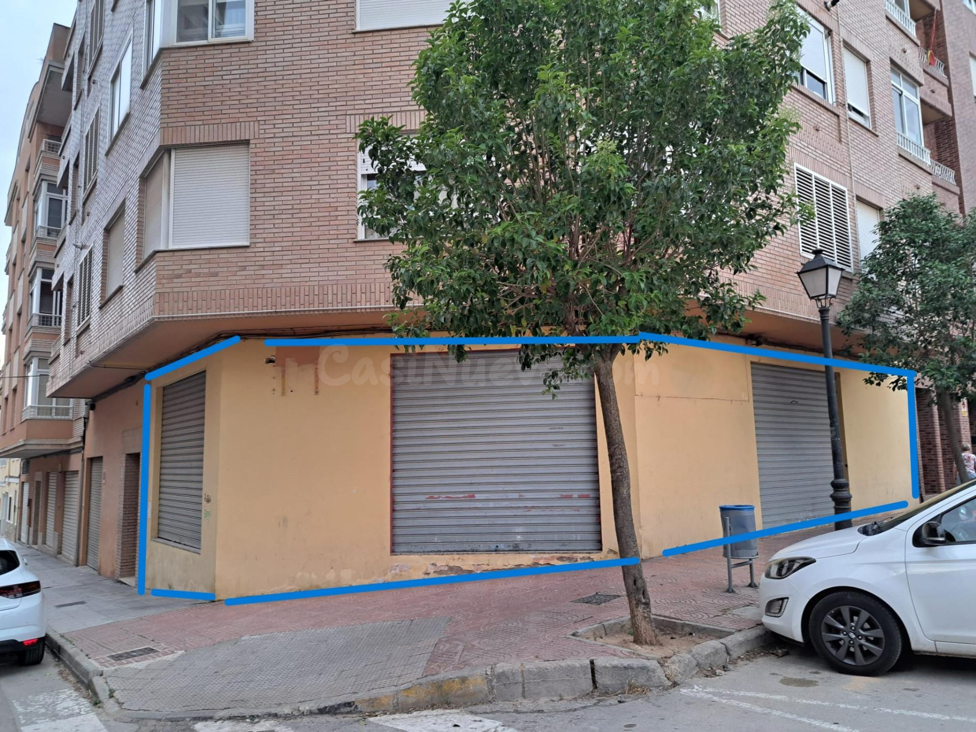 Excelente local esquina a dos calles en zona Capitán Gadea. - foto 2