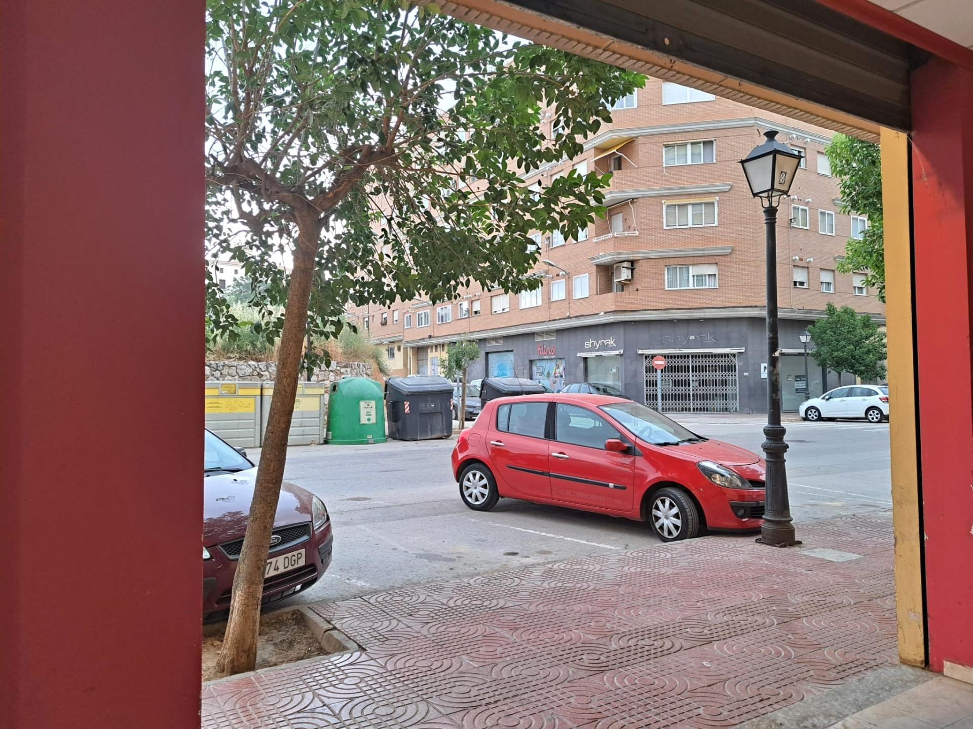 Excelente local esquina a dos calles en zona Capitán Gadea. - foto 5