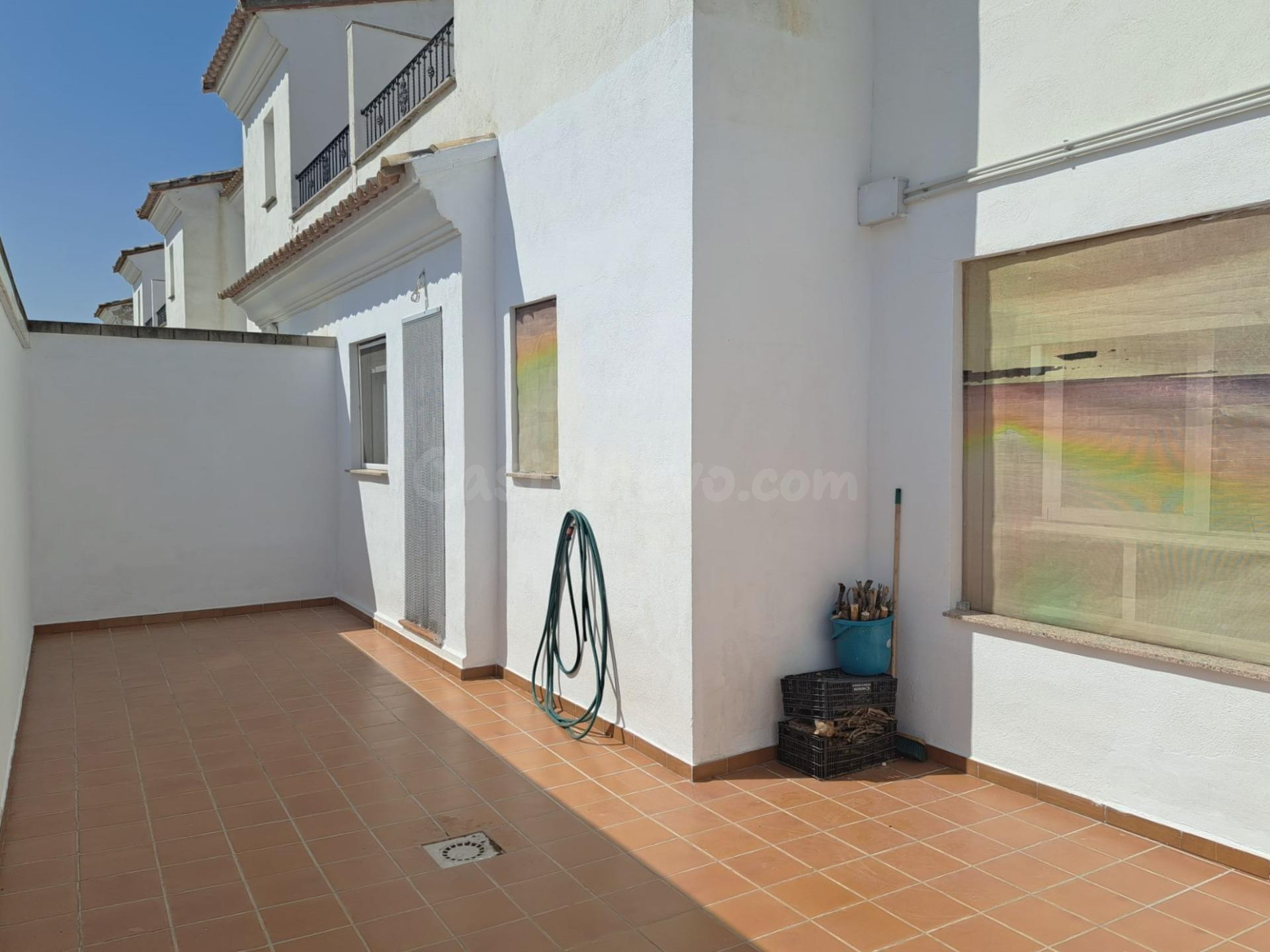 Magnífico adosado de reciente construcción con patio y ampli - foto 2