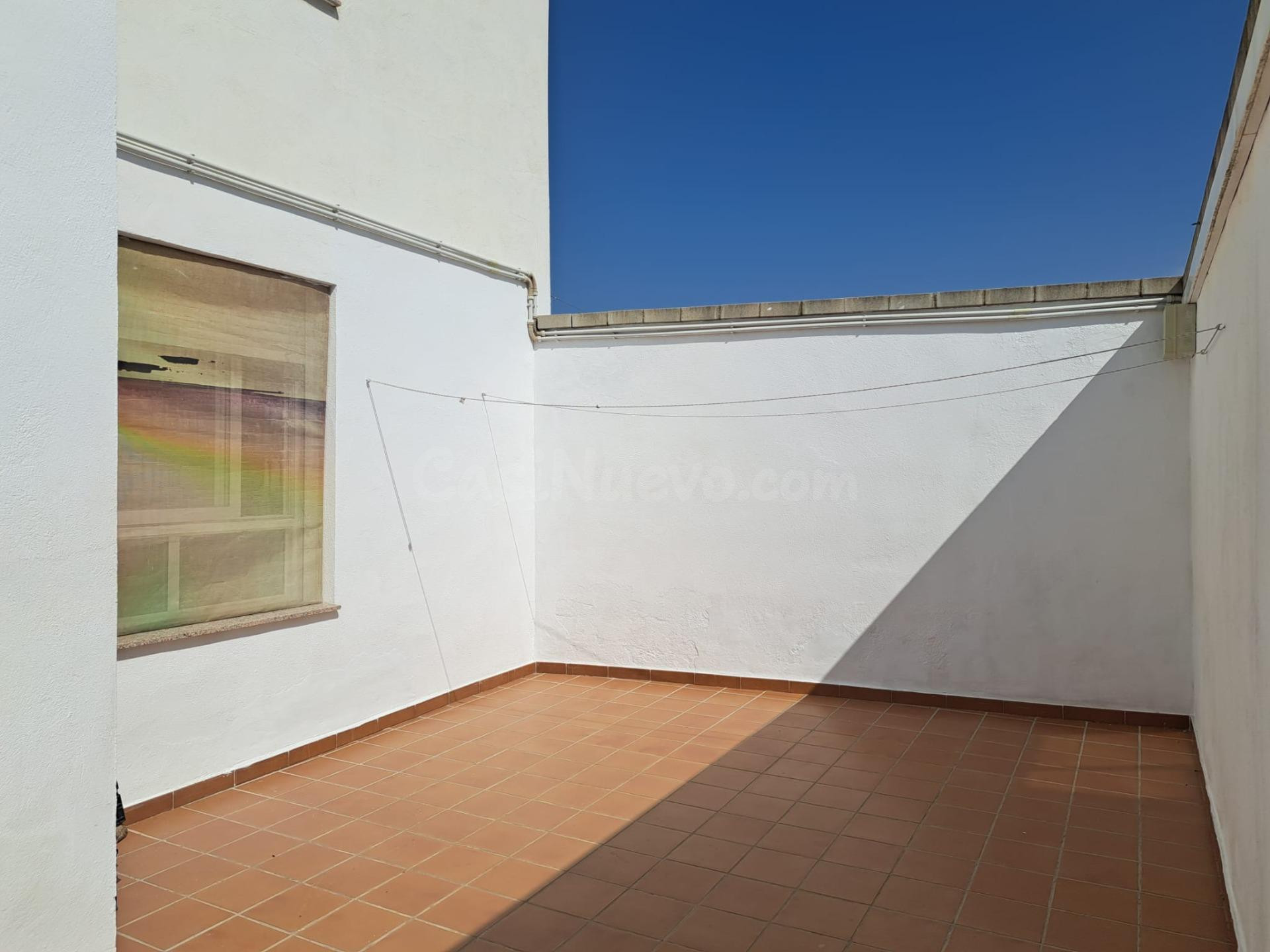 Magnífico adosado de reciente construcción con patio y ampli - foto 3