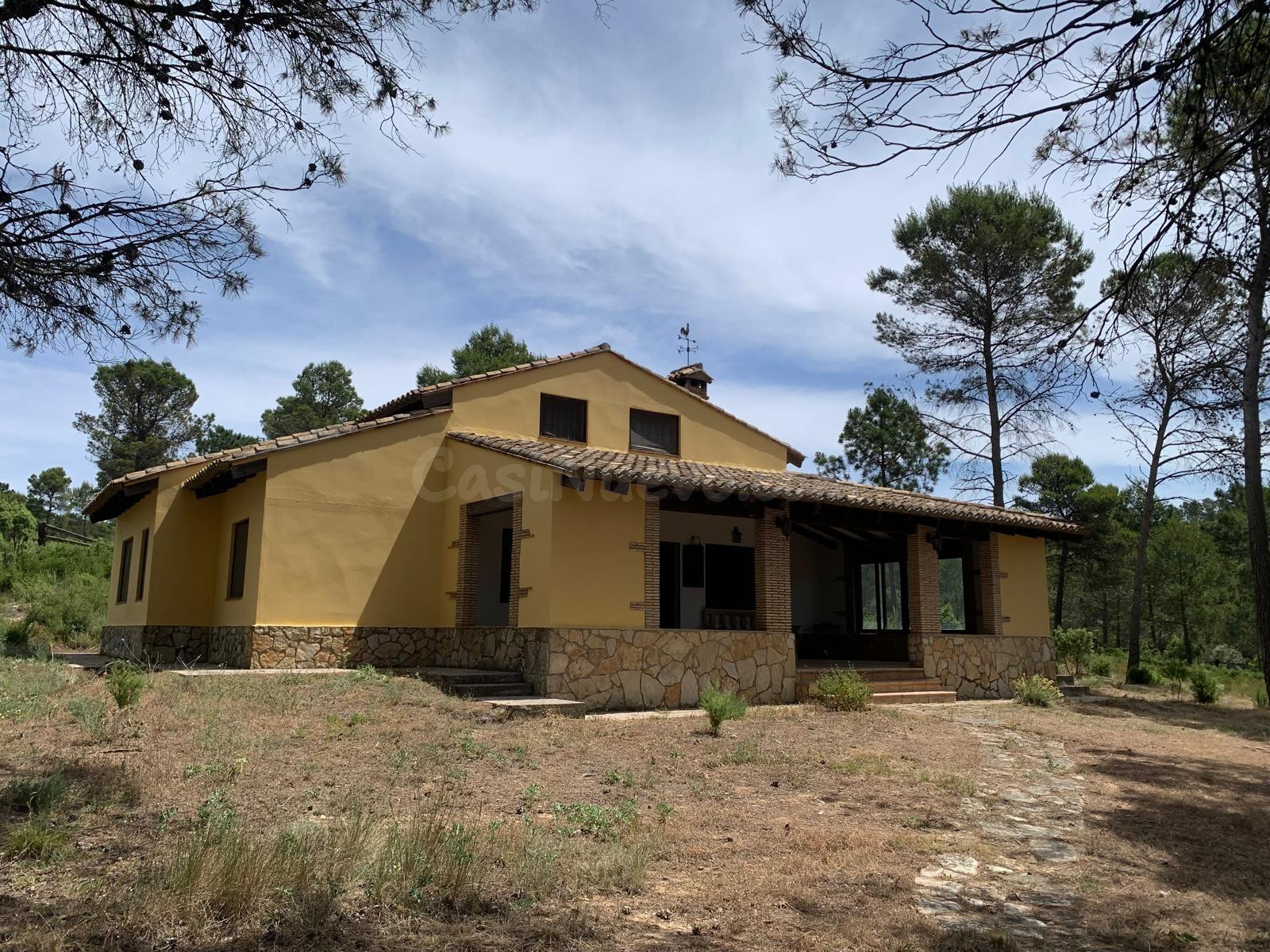 Espectacular finca rústica con piscina cerca de Requena.