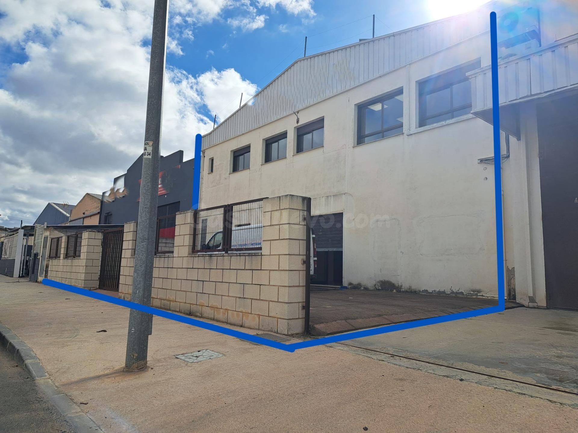 Excelente nave industrial en el Polígono El Romeral (Requena