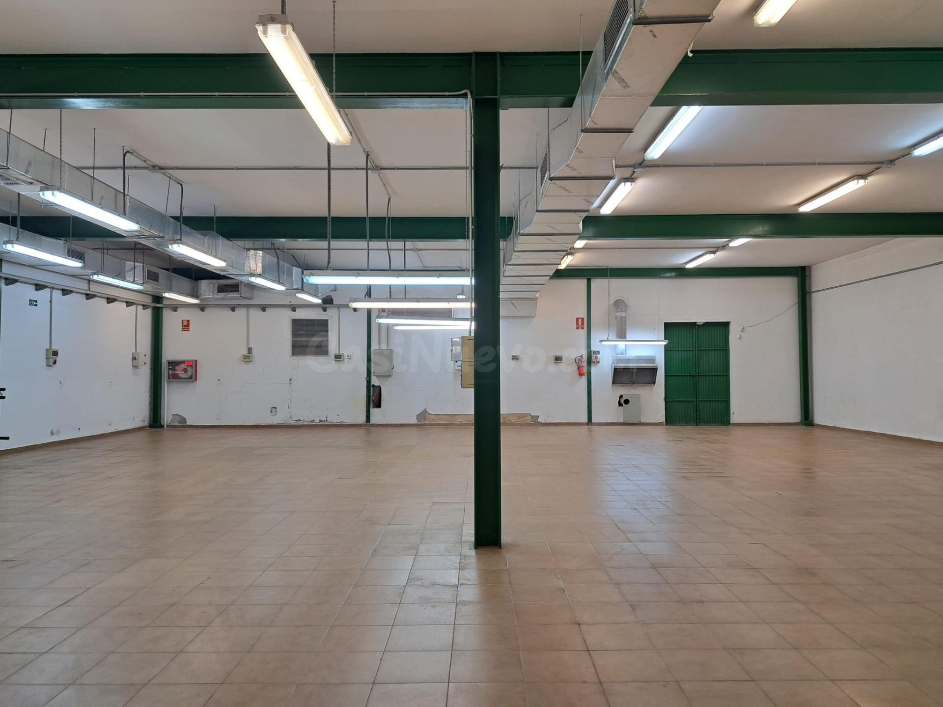 Excelente nave industrial en el Polígono El Romeral (Requena - foto 4