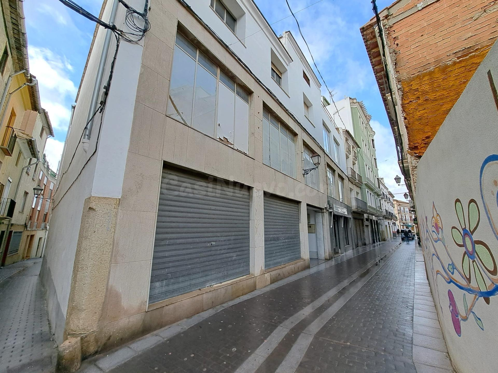 Edificio con gran potencial de inversión y cueva bodega hist