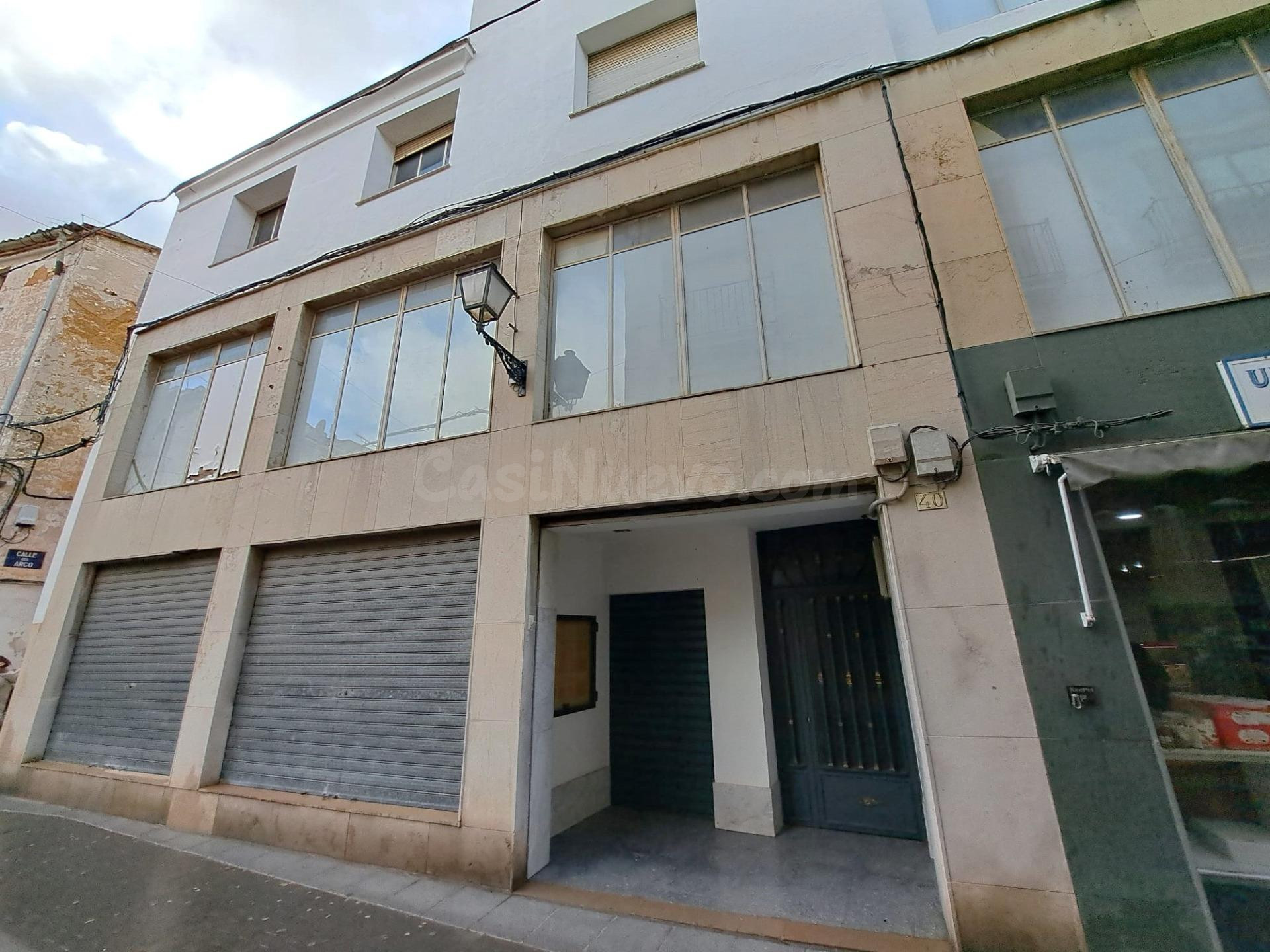 Edificio con gran potencial de inversión y cueva bodega hist - foto 2