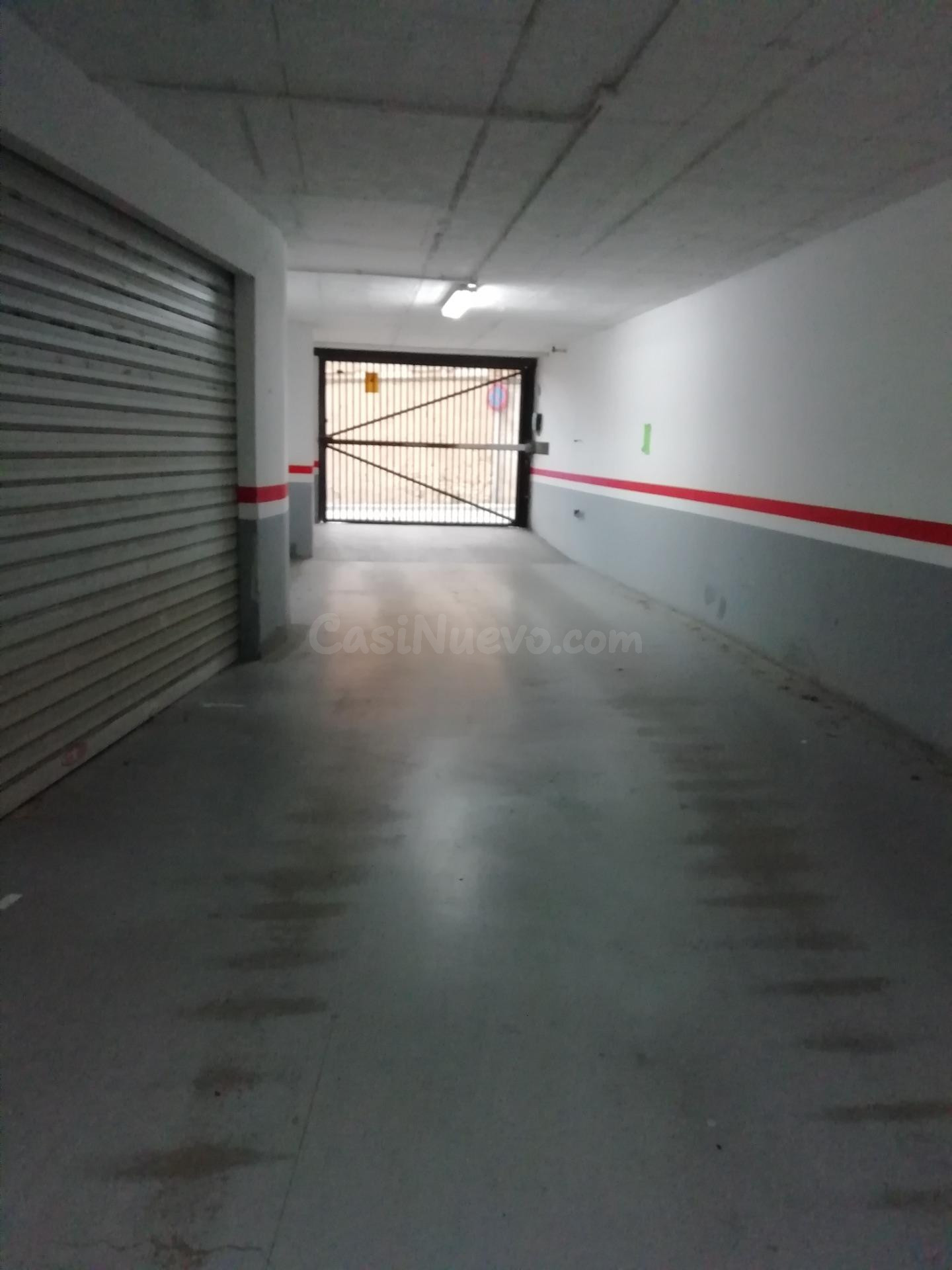 Plaza de garaje en Requena – Edificio Alfonso X - foto 3