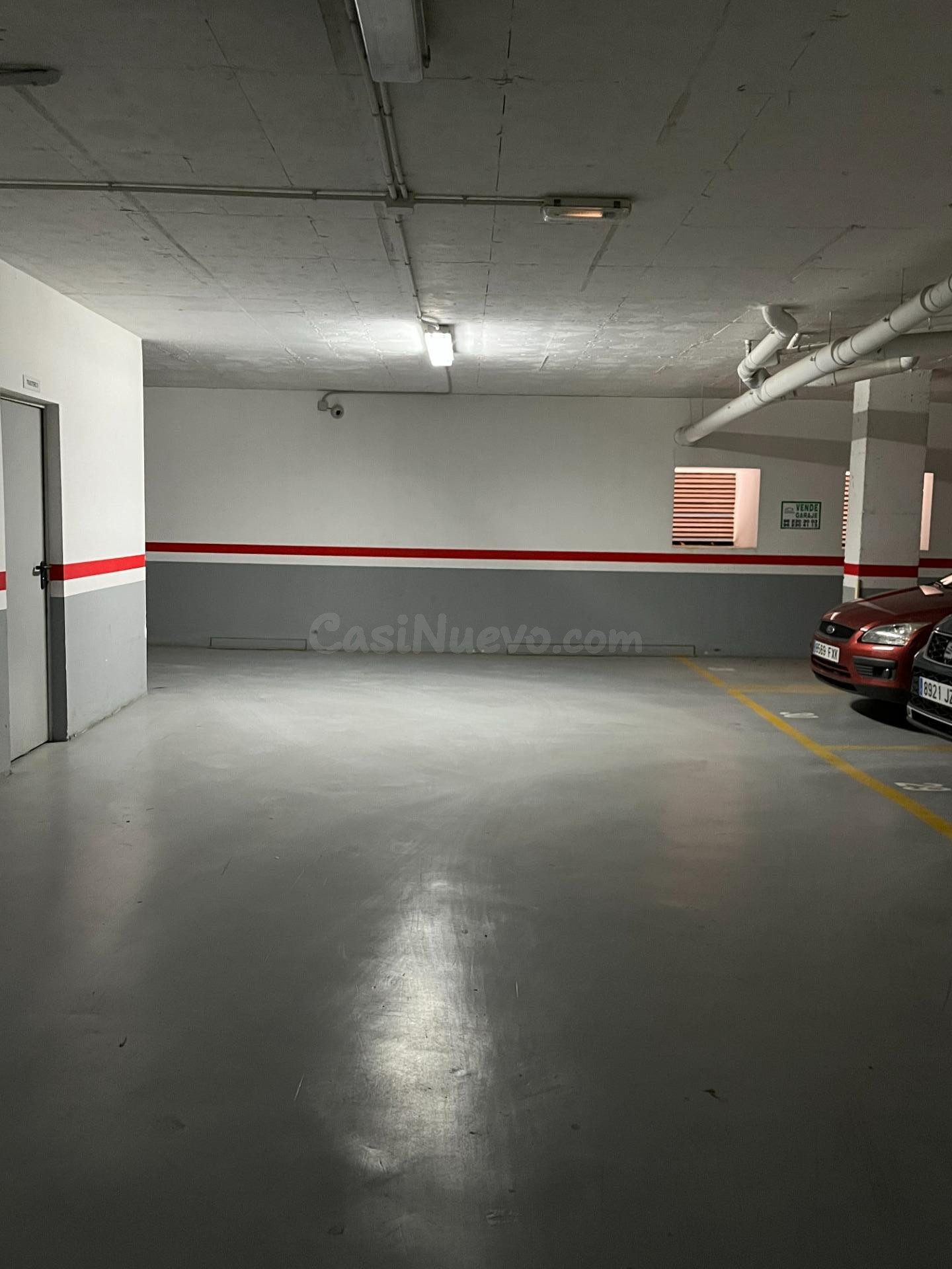 Plaza de garaje en Requena – Edificio Alfonso X - foto 4