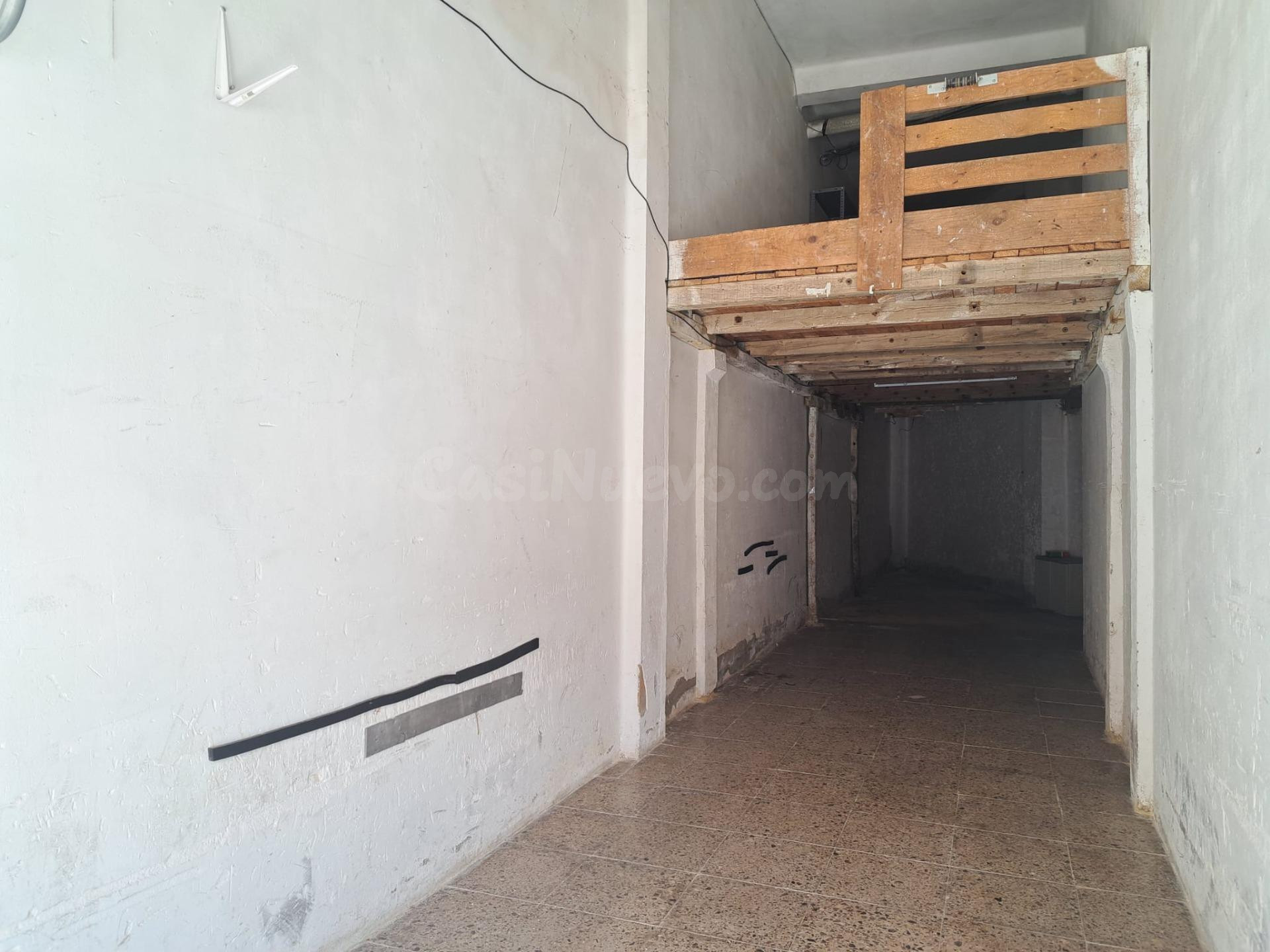Local en planta baja con capacidad para dos vehículos y alti - foto 3