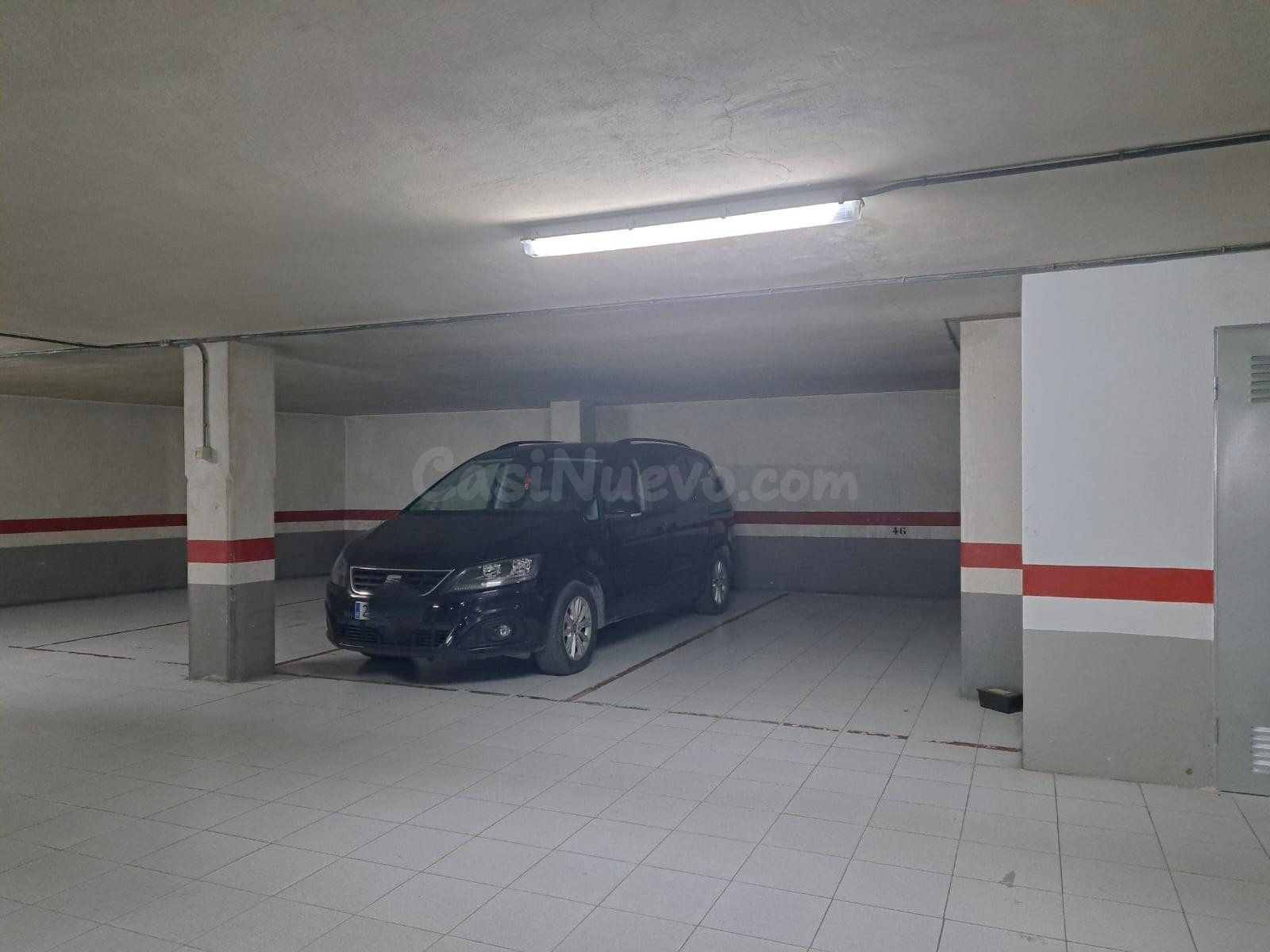 Plaza de garaje céntrica en zona de difícil aparcamiento - foto 2