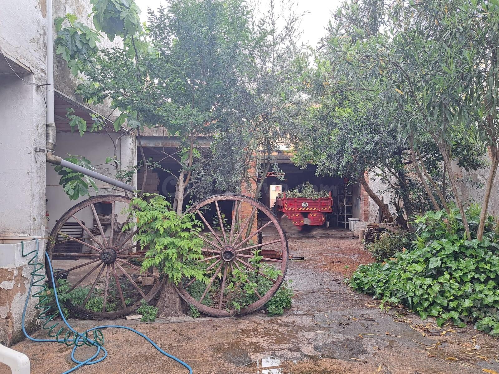 Amplia vivienda con gran patio en Campo Arcis.