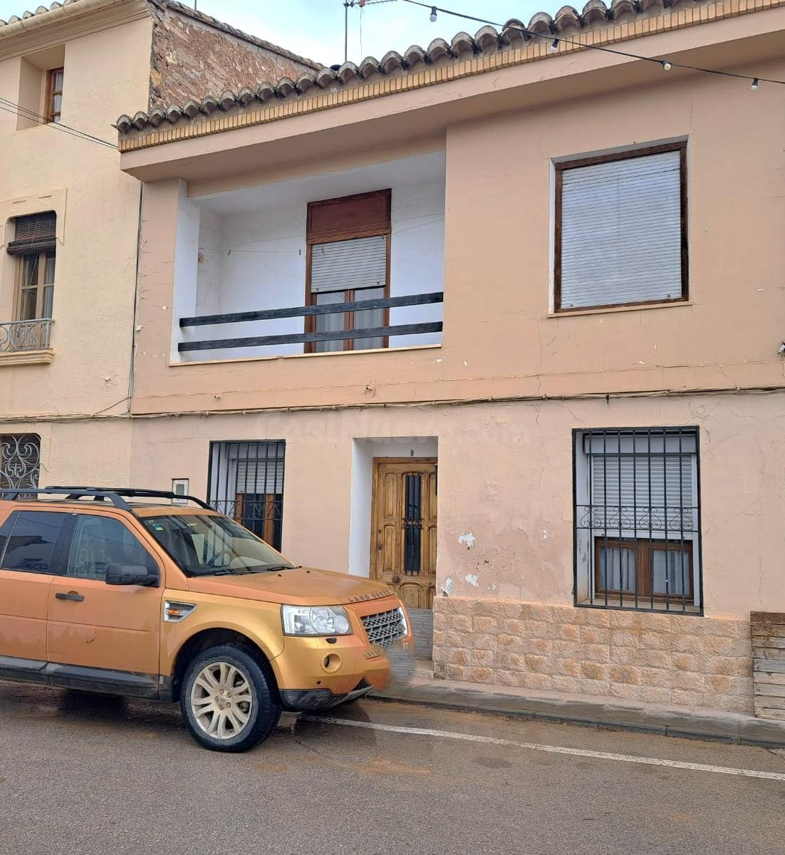 Amplia vivienda con gran patio en Campo Arcis. - foto 2