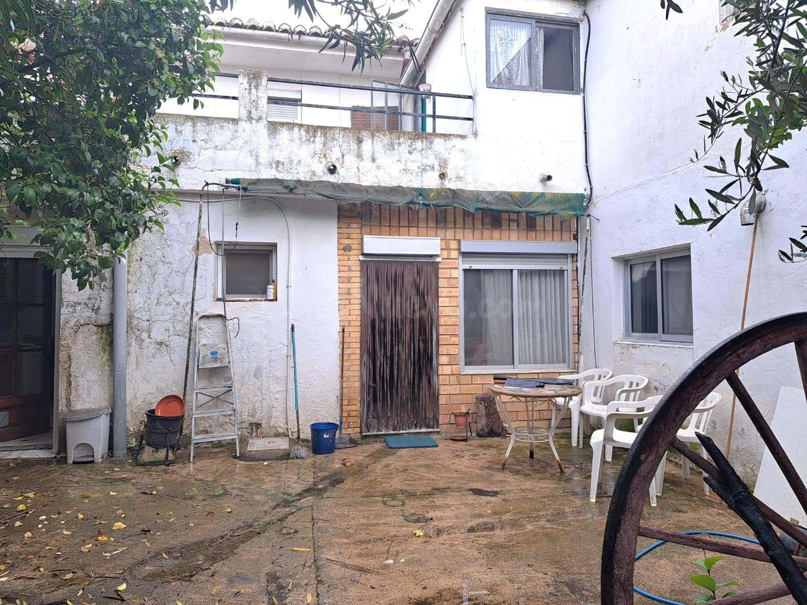 Amplia vivienda con gran patio en Campo Arcis. - foto 3
