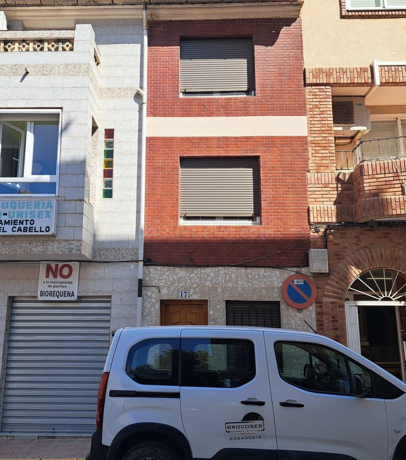 Casa con fachada a dos calles en San Antonio de Requena.