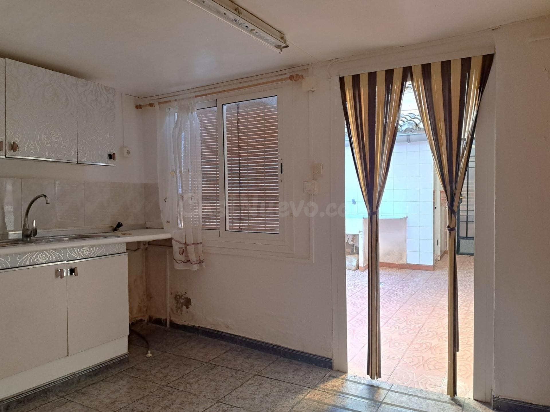 Casa con fachada a dos calles en San Antonio de Requena. - foto 3