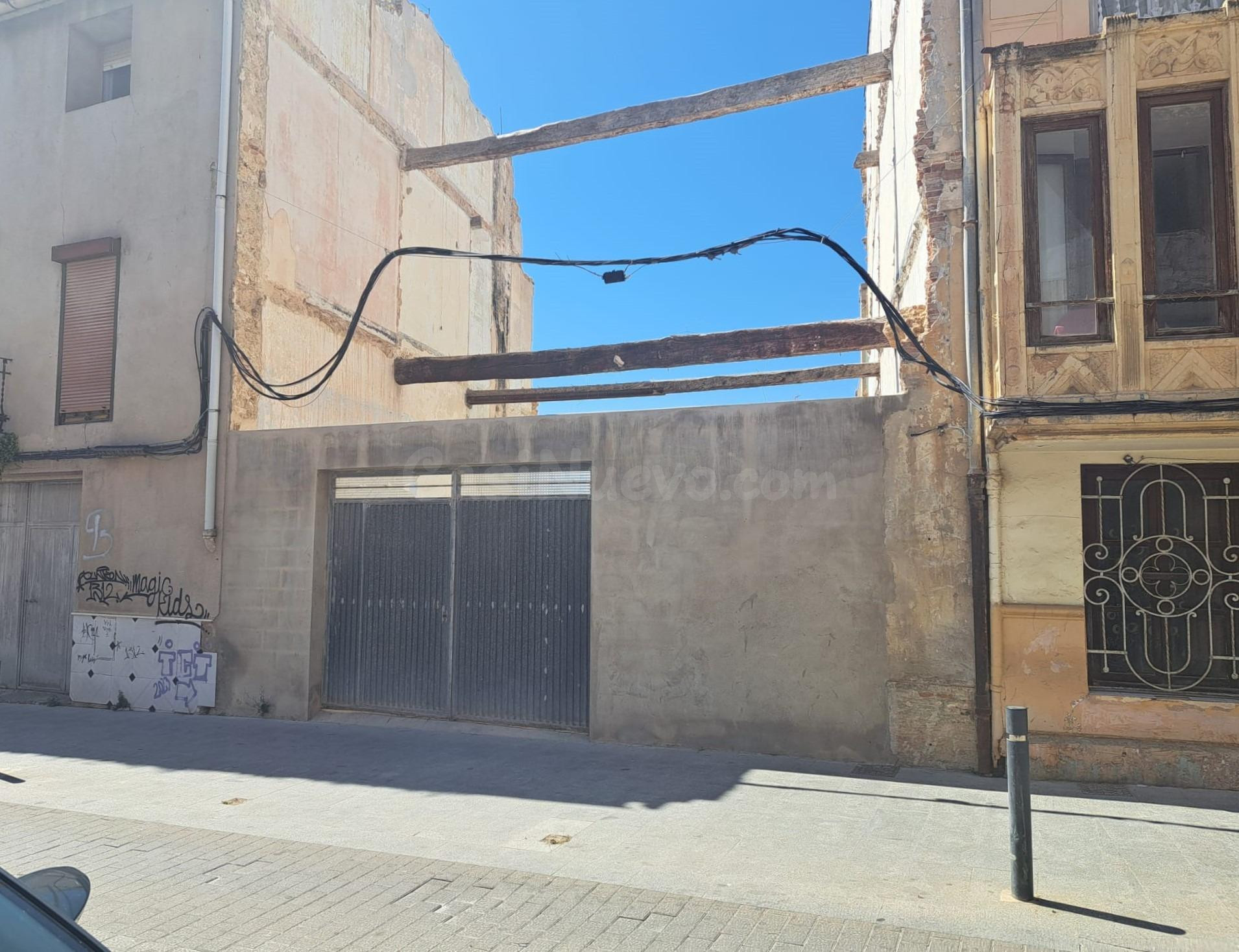 Solar urbano céntrico en venta en Requena