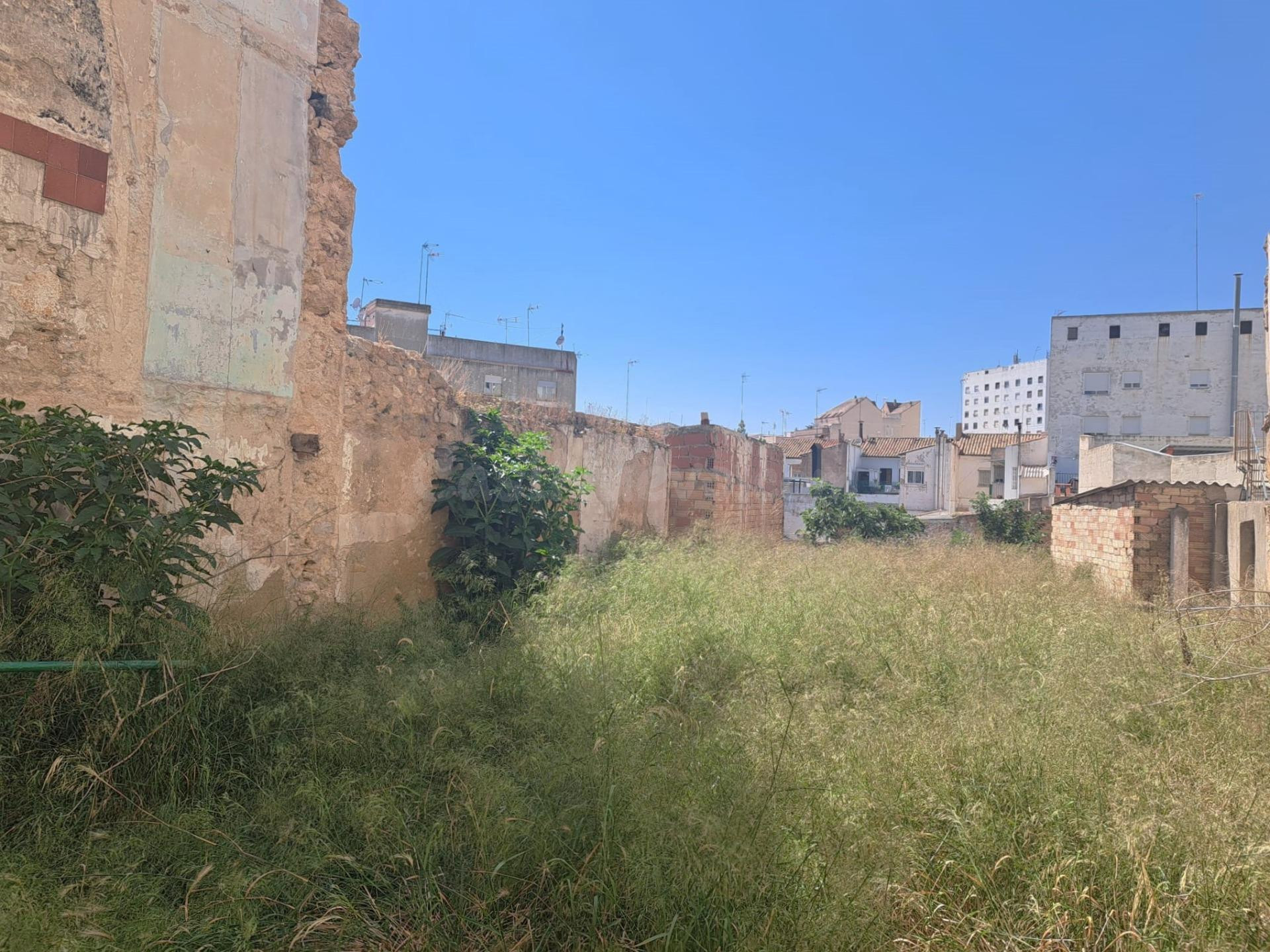 Solar urbano céntrico en venta en Requena - foto 3