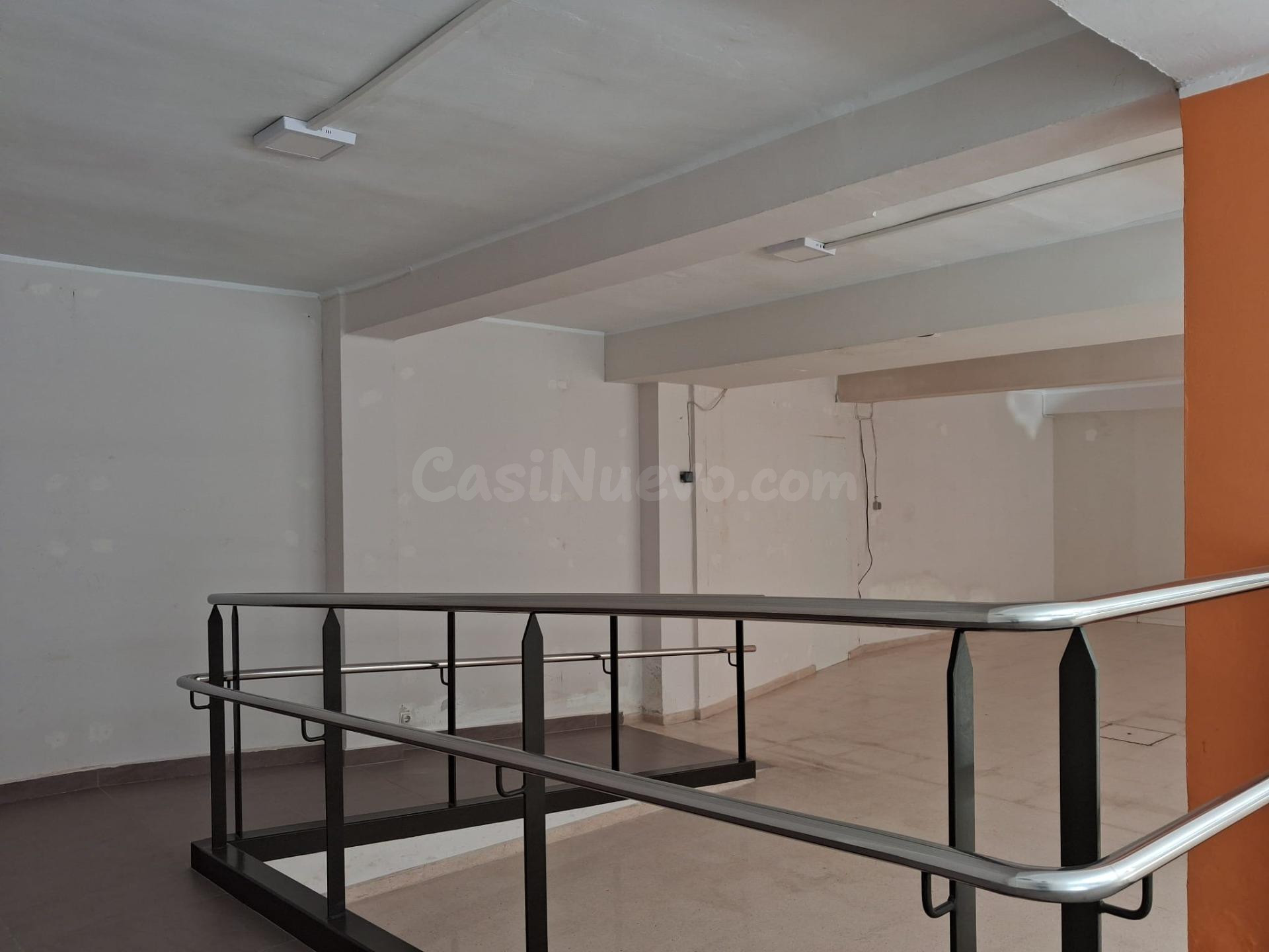 Local en venta en pleno centro de Requena muy soleado. - foto 4