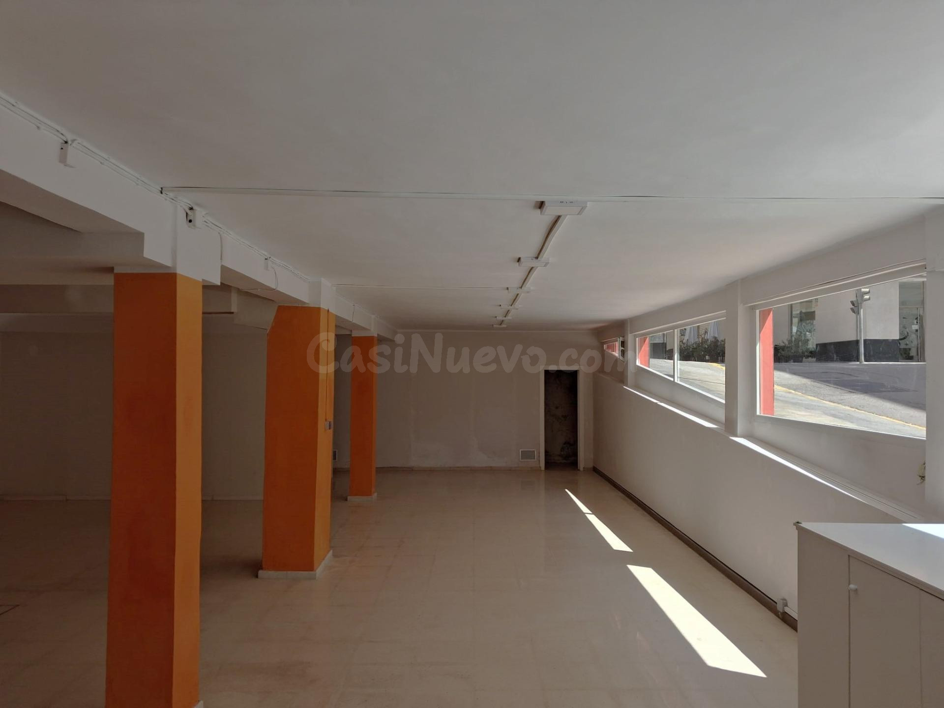 Local en venta en pleno centro de Requena muy soleado. - foto 5