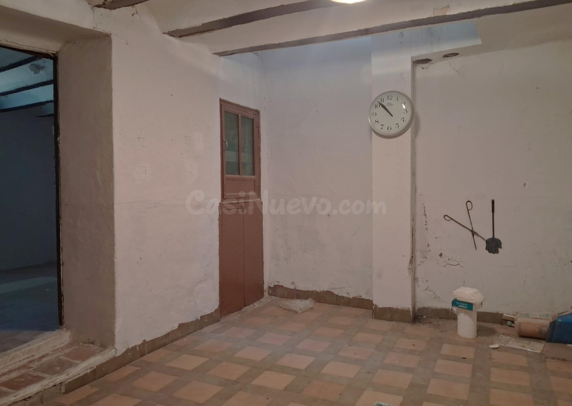 Casa con patio, terraza y cubierta recientemente renovada. - foto 4