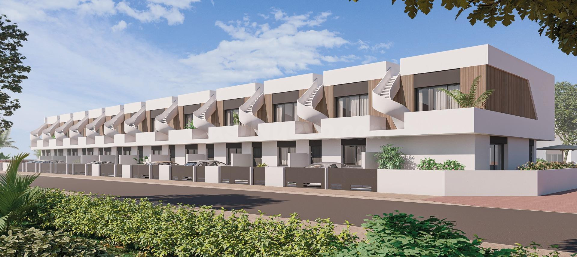 Casas adosadas y casas adosadas en esquina de nueva construcción en Pilar de la Horadada