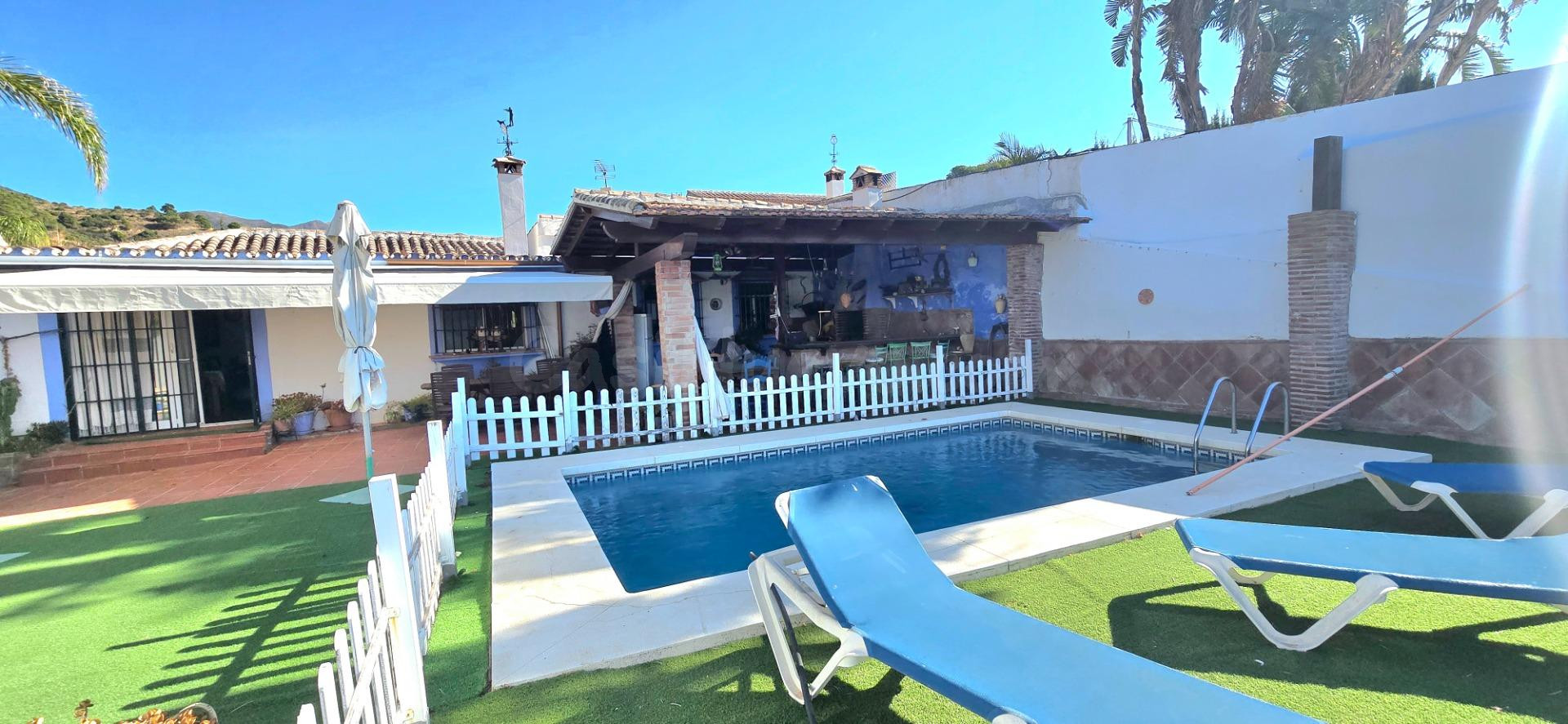 Casa de campo 5 habitaciones 320m² en venta - Ojen pueblo