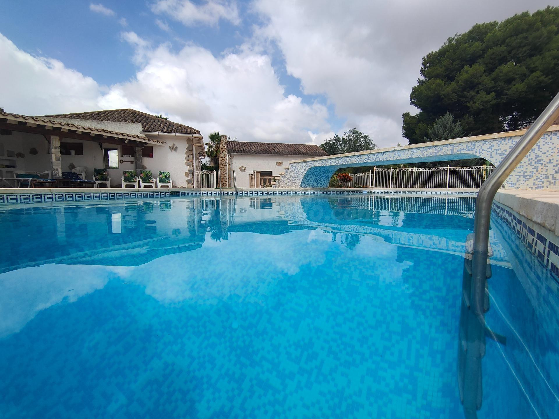VENTA DE  VILLA DE LUJO EN ASPE