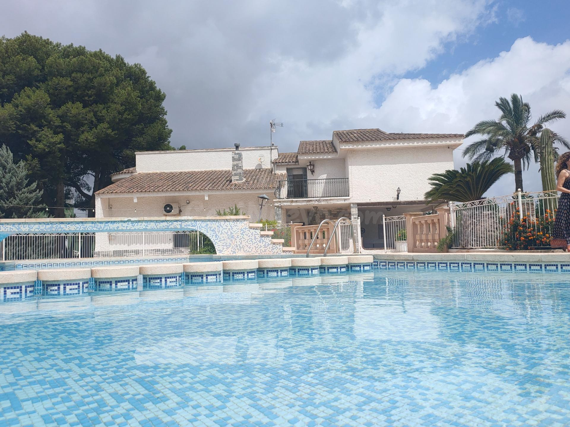 VENTA DE  VILLA DE LUJO EN ASPE - foto 2