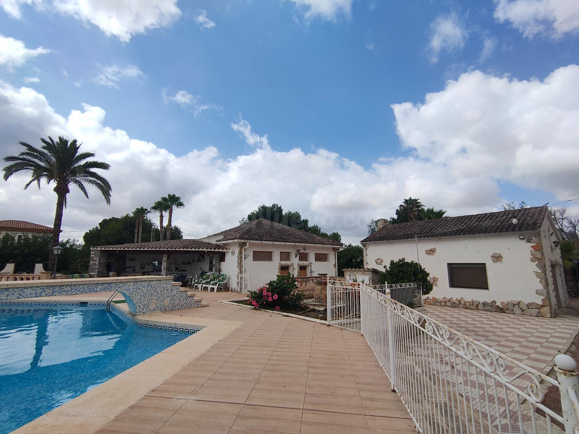 VENTA DE  VILLA DE LUJO EN ASPE - foto 4