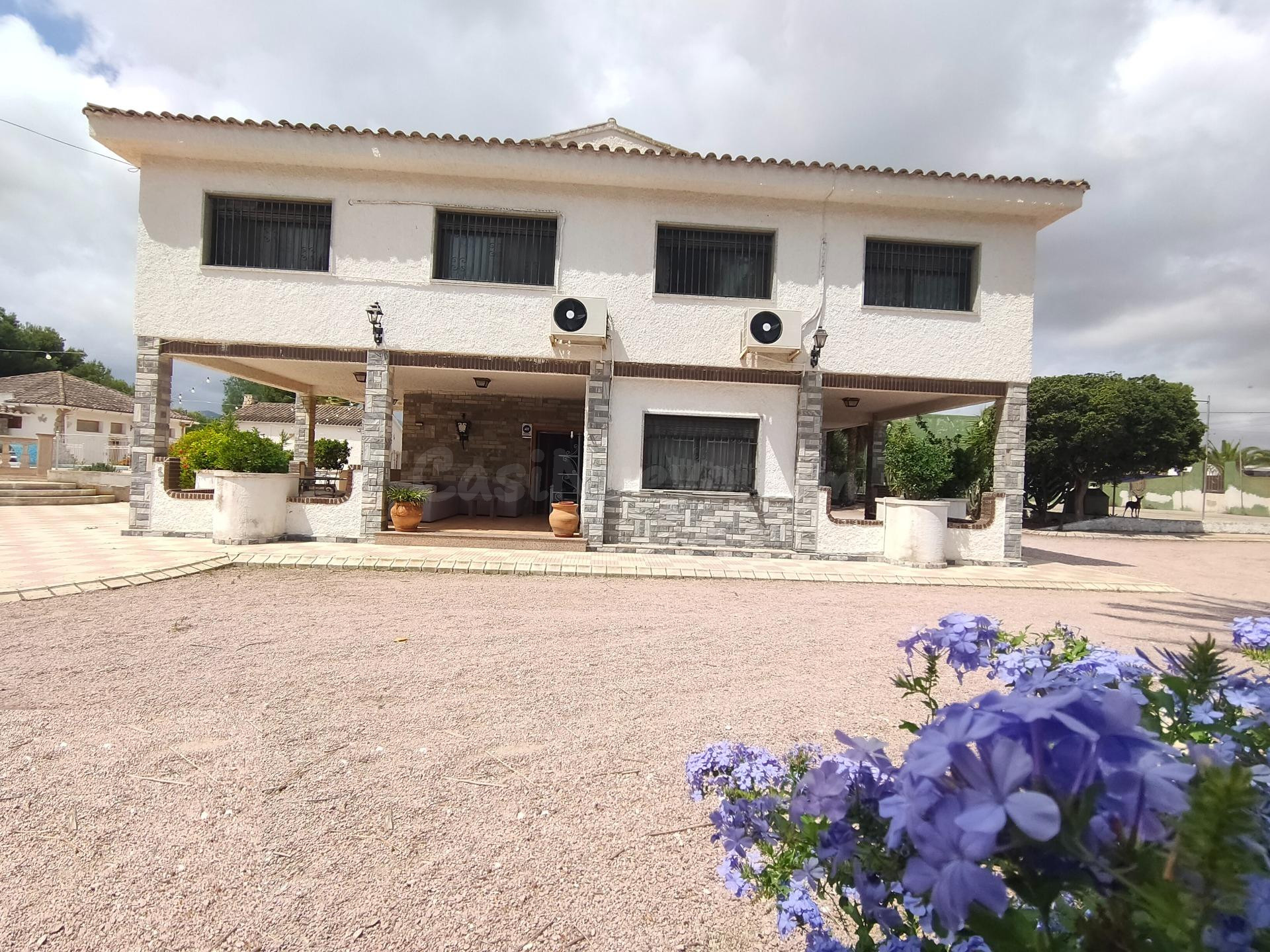 VENTA DE  VILLA DE LUJO EN ASPE - foto 5