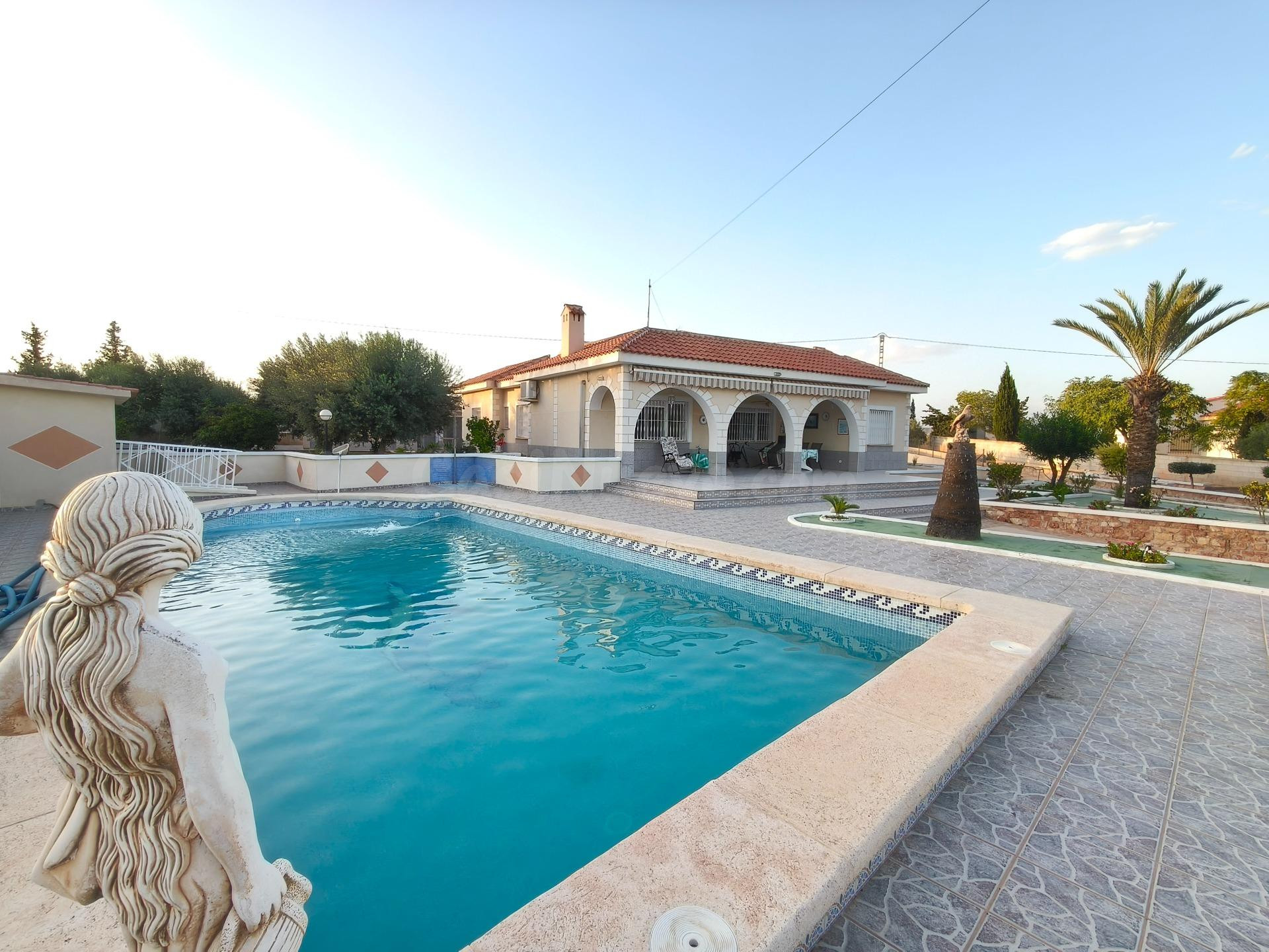 VENTA DE CHALET CON CASA DE INVITADOS EN ELCHE EL ALTET