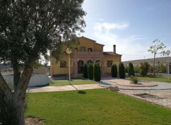 VENTA DE PRECIOSO CHALET RUSTICO EN ELCHE TORRELLANO - foto 2
