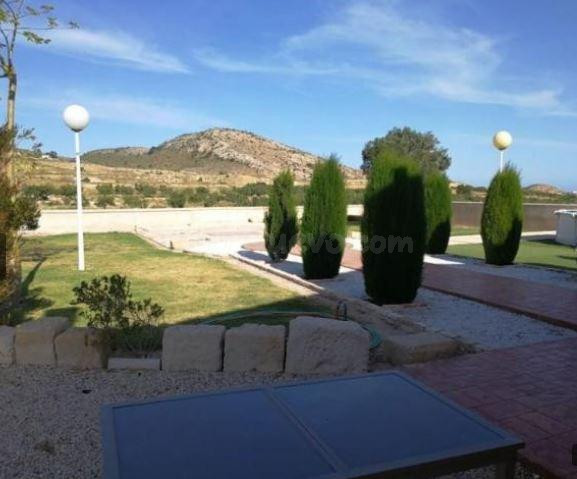 VENTA DE PRECIOSO CHALET RUSTICO EN ELCHE TORRELLANO - foto 5