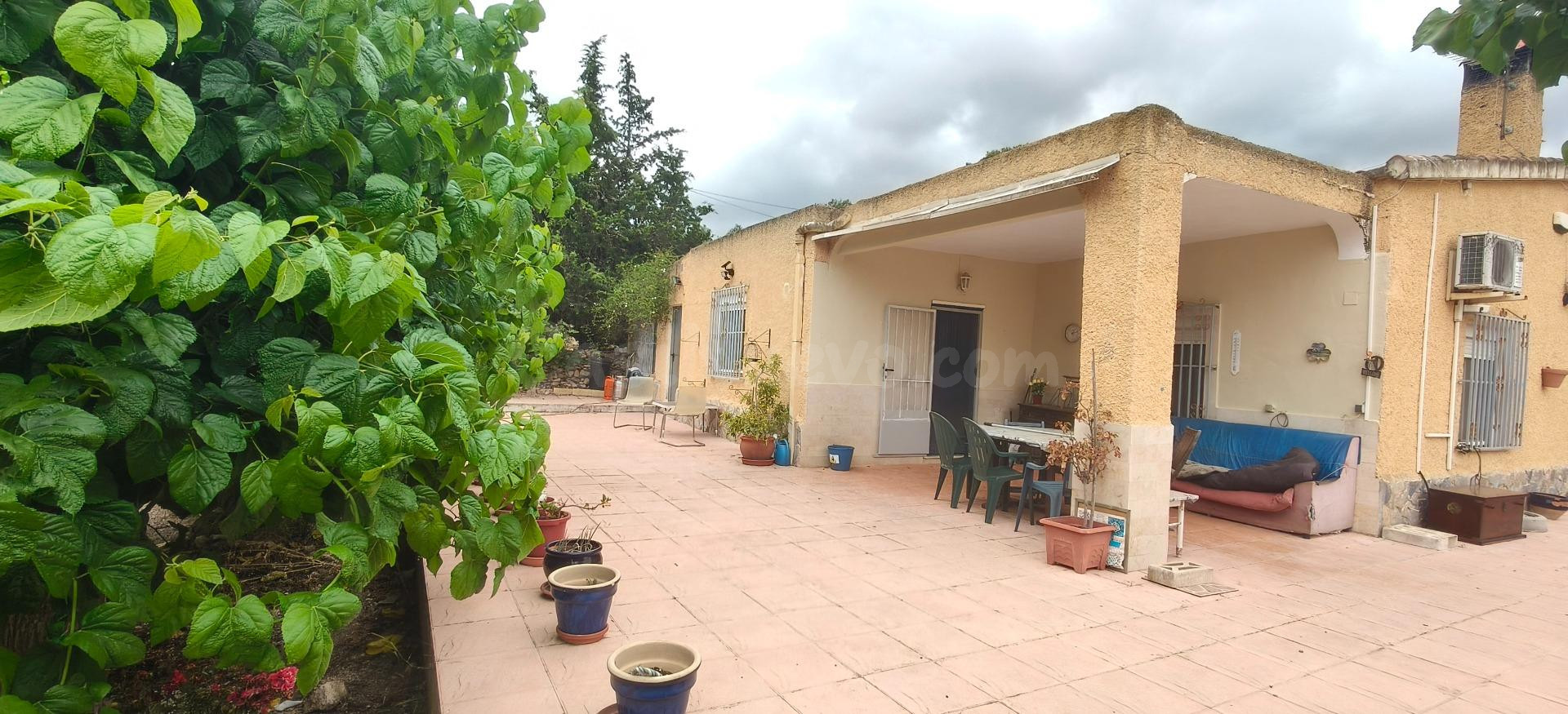 VENTA DE BONITO CHALET EN HONDON DE LAS NIEVES