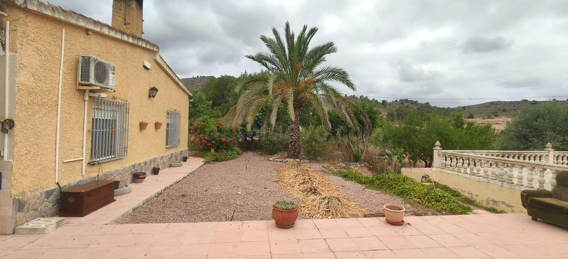 VENTA DE BONITO CHALET EN HONDON DE LAS NIEVES - foto 4