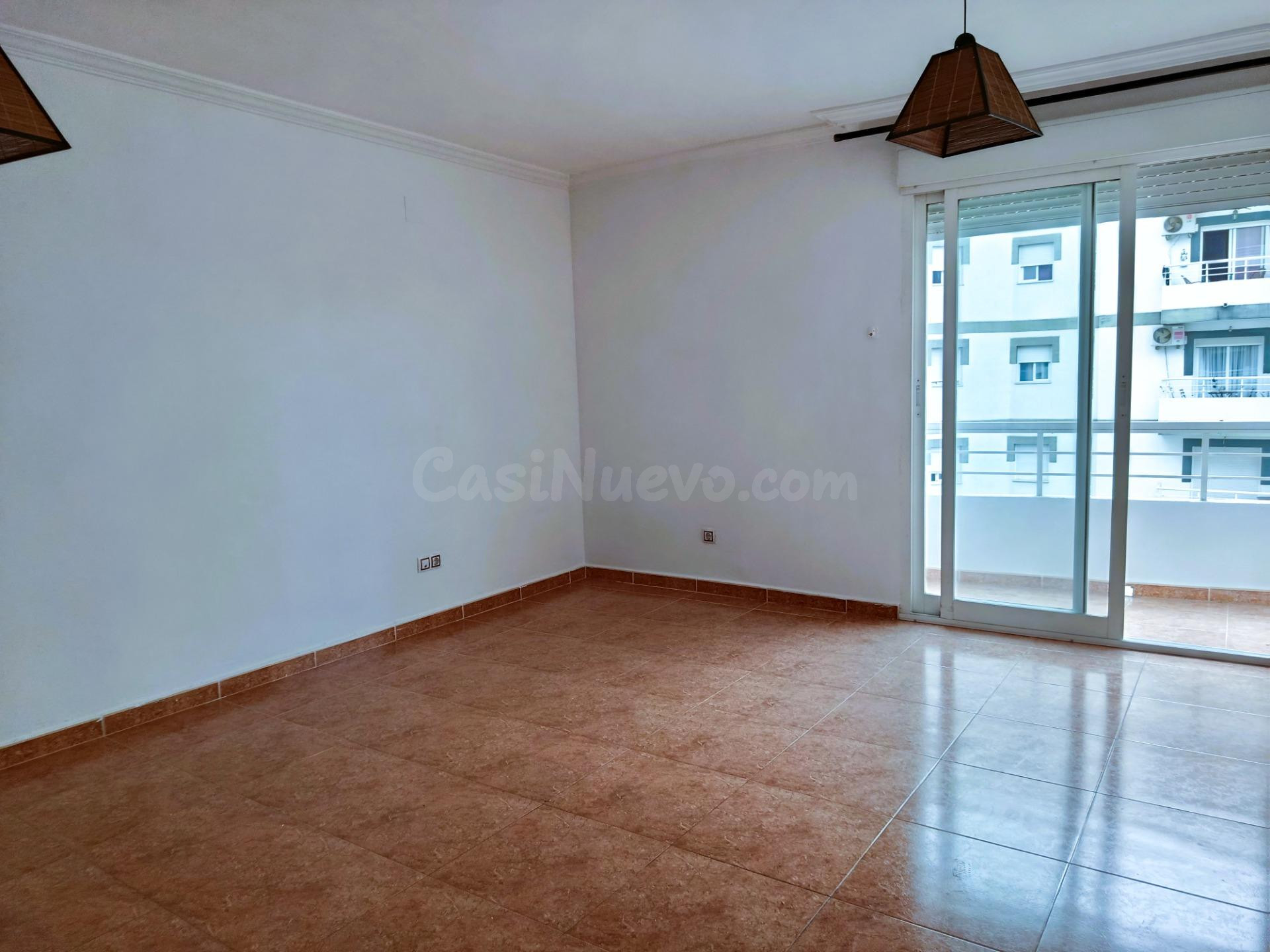 AMPLIO PISAZO CON GARAJE EN VENTA!! - foto 3