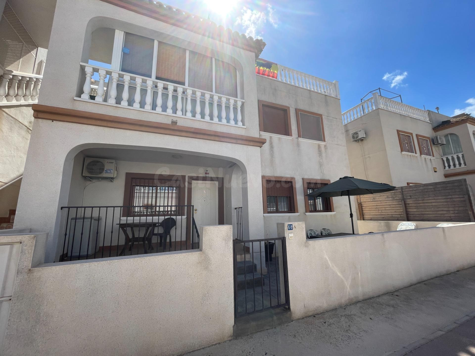 Bungalow en planta baja con jardín privado y piscina comunitaria en Daya Vieja (Alicante)