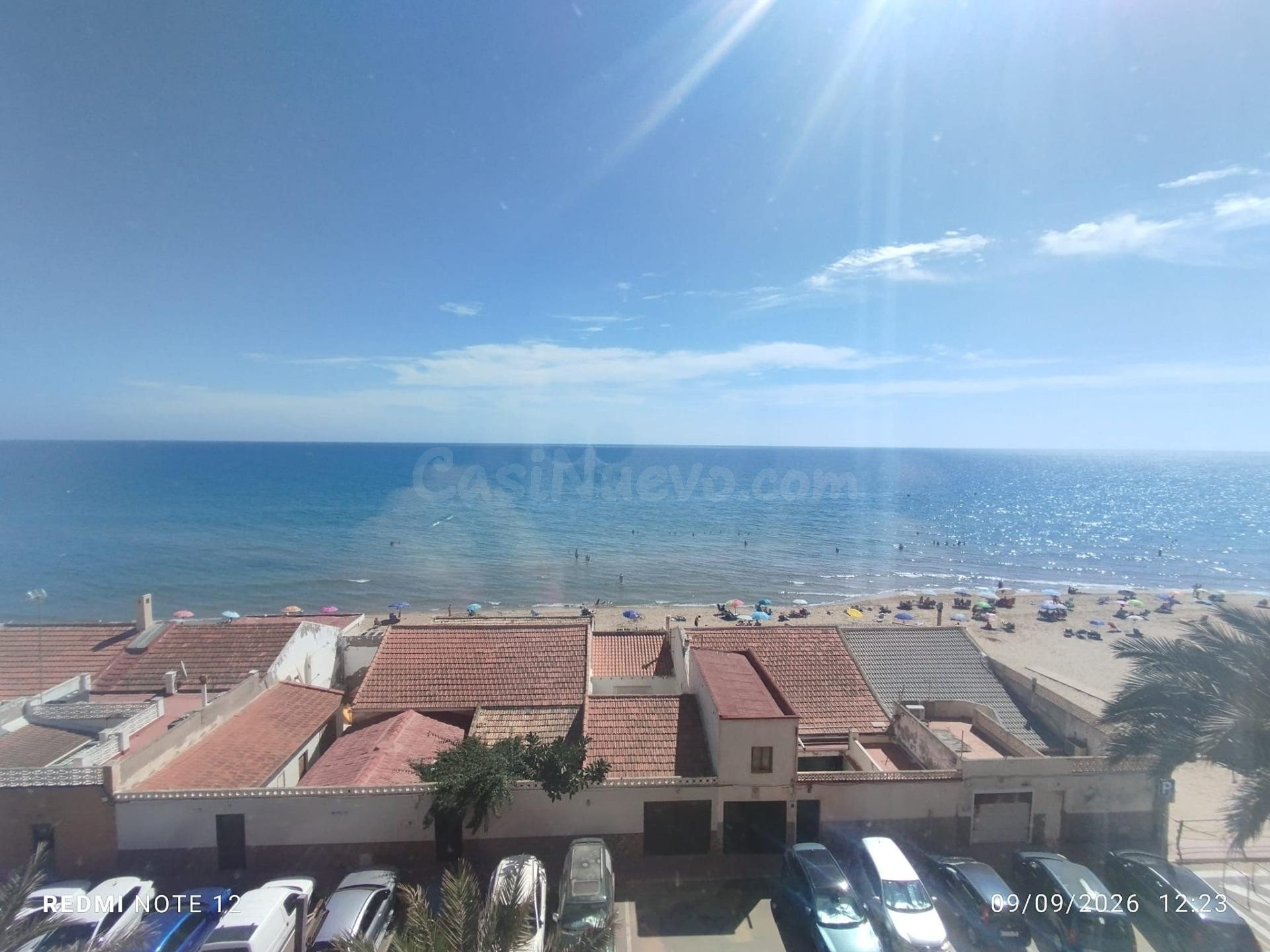 Estupendo atico totalmente reformado en primera linea de mar en Guardamar del Segura